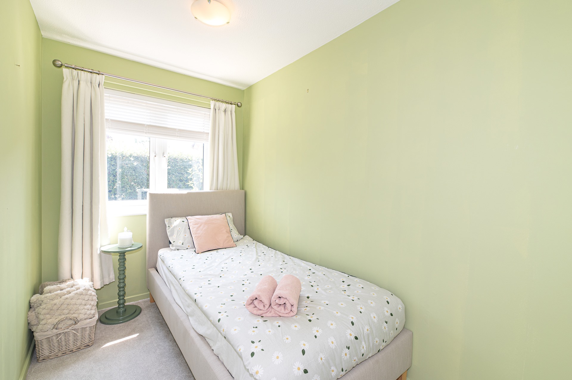 Bright, Leafy Oasis in South London - Pass the Keys in 250 North Road, SW19 1TR - Property image 5 - VivreStays