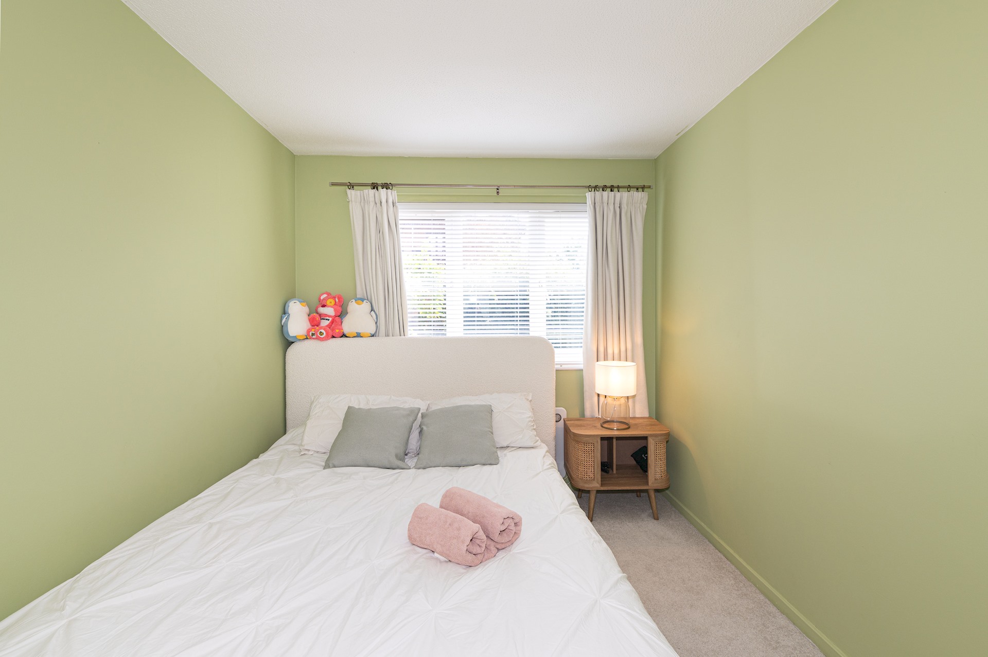 Bright, Leafy Oasis in South London - Pass the Keys in 250 North Road, SW19 1TR - Property image 6 - VivreStays
