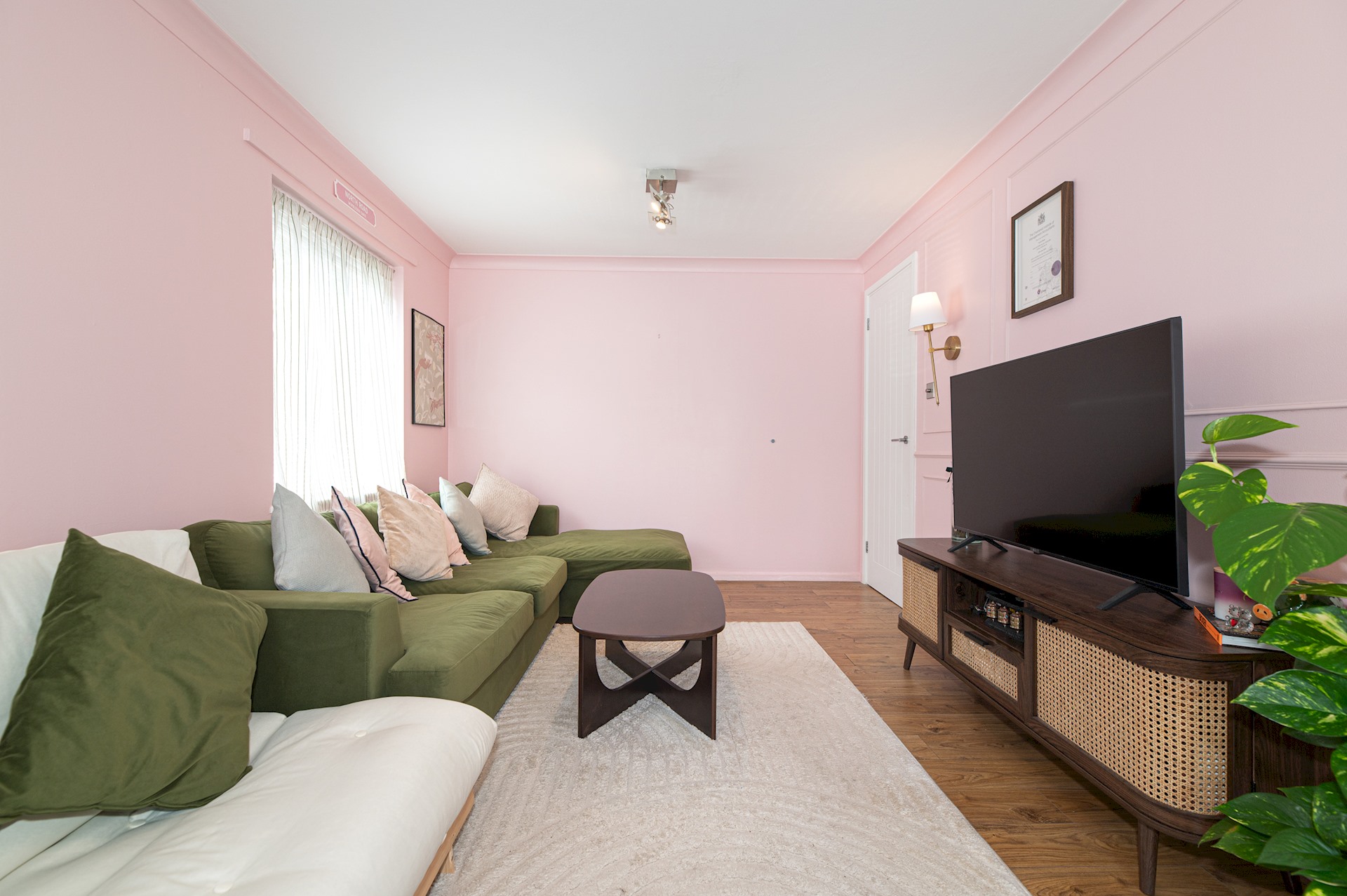 Bright, Leafy Oasis in South London - Pass the Keys in 250 North Road, SW19 1TR - Property image 13 - VivreStays