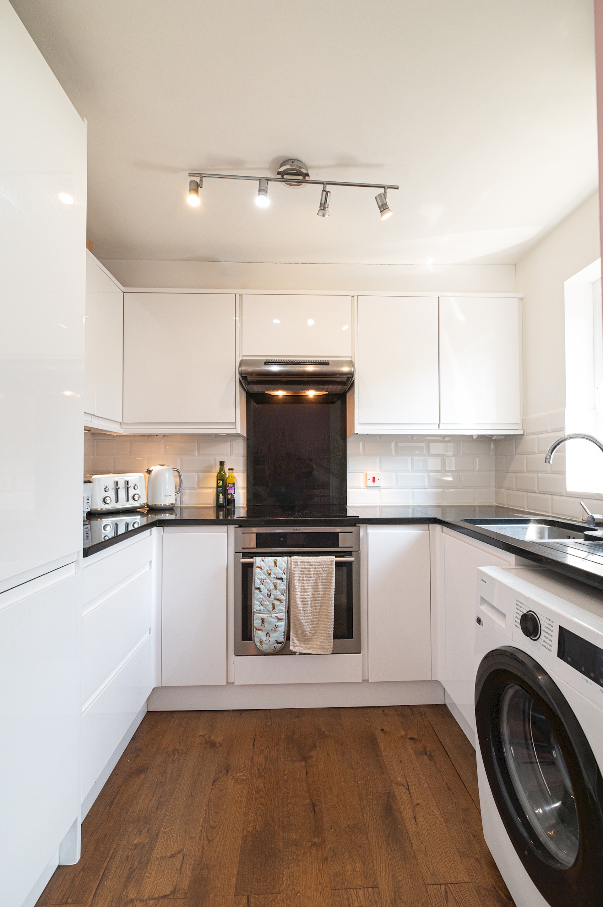 Bright, Leafy Oasis in South London - Pass the Keys in 250 North Road, SW19 1TR - Property image 14 - VivreStays