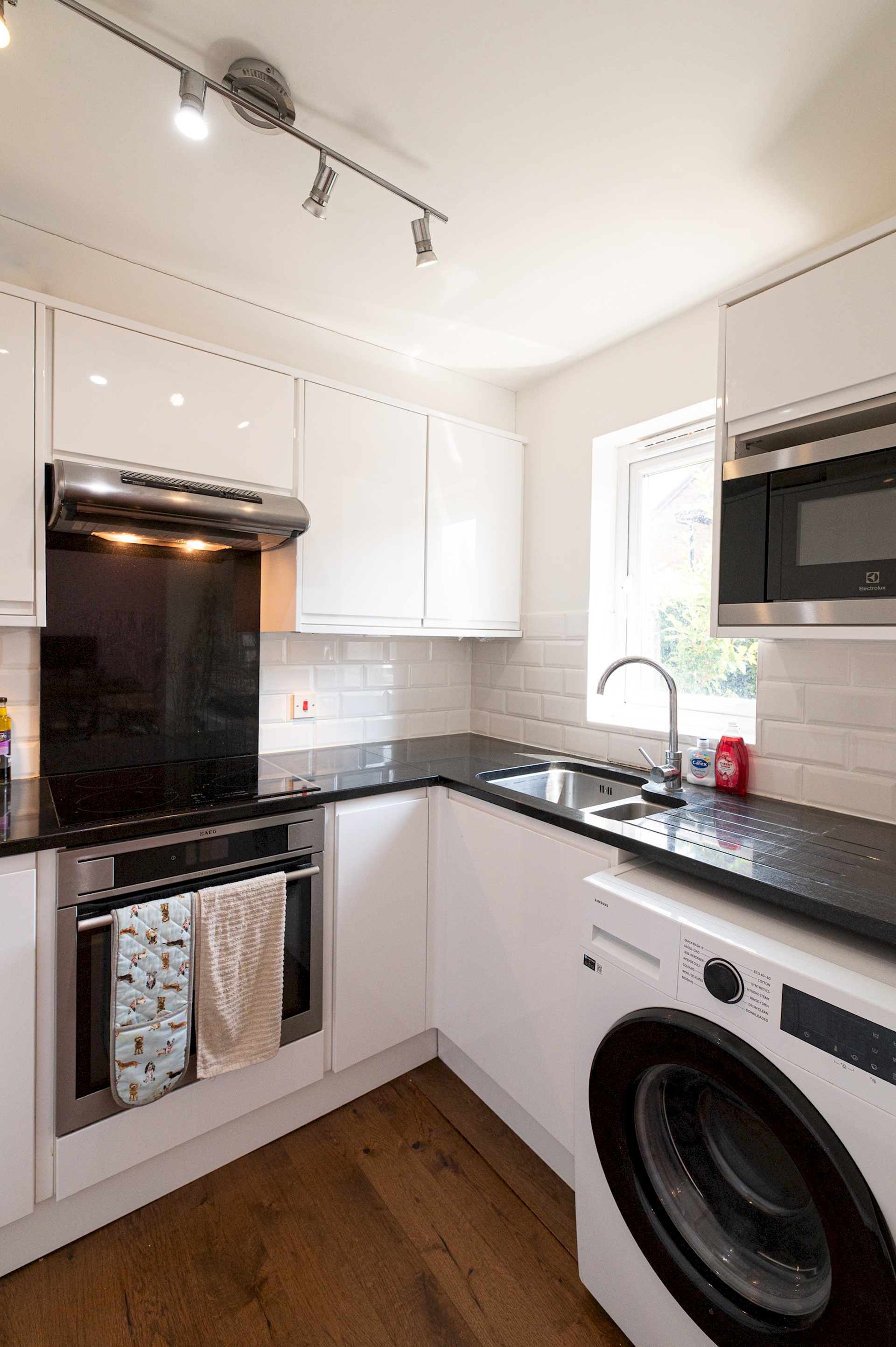 Bright, Leafy Oasis in South London - Pass the Keys in 250 North Road, SW19 1TR - Property image 16 - VivreStays