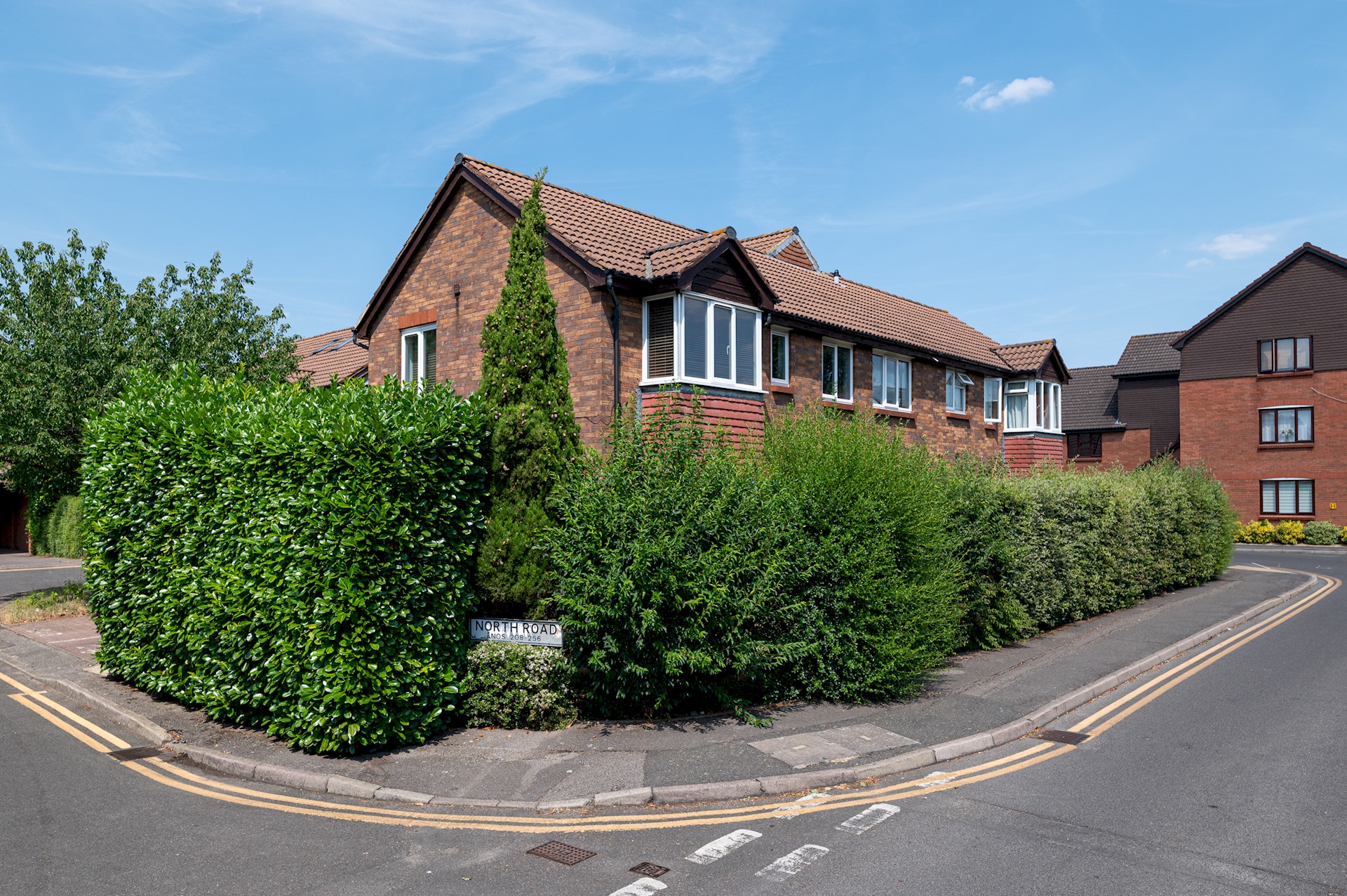 Bright, Leafy Oasis in South London - Pass the Keys in 250 North Road, SW19 1TR - Property image 17 - VivreStays