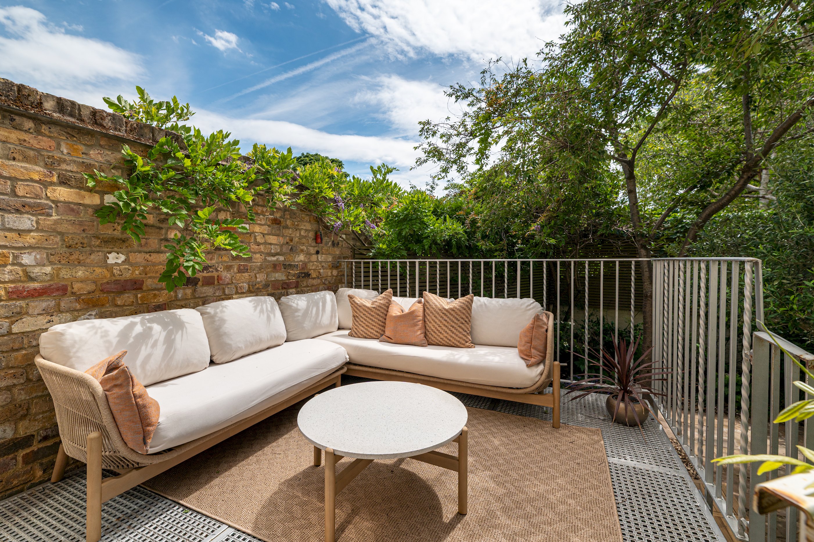Stylish Stockwell House with Garden & Comfort  - Pass the Keys in 123 Lansdowne Way, SW8 2NP - Property image 6 - VivreStays