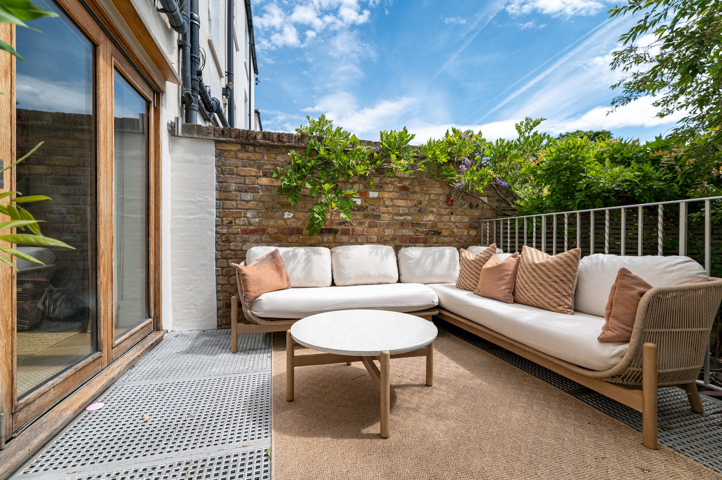 Stylish Stockwell House with Garden & Comfort  - Pass the Keys in 123 Lansdowne Way, SW8 2NP - Property image 7 - VivreStays