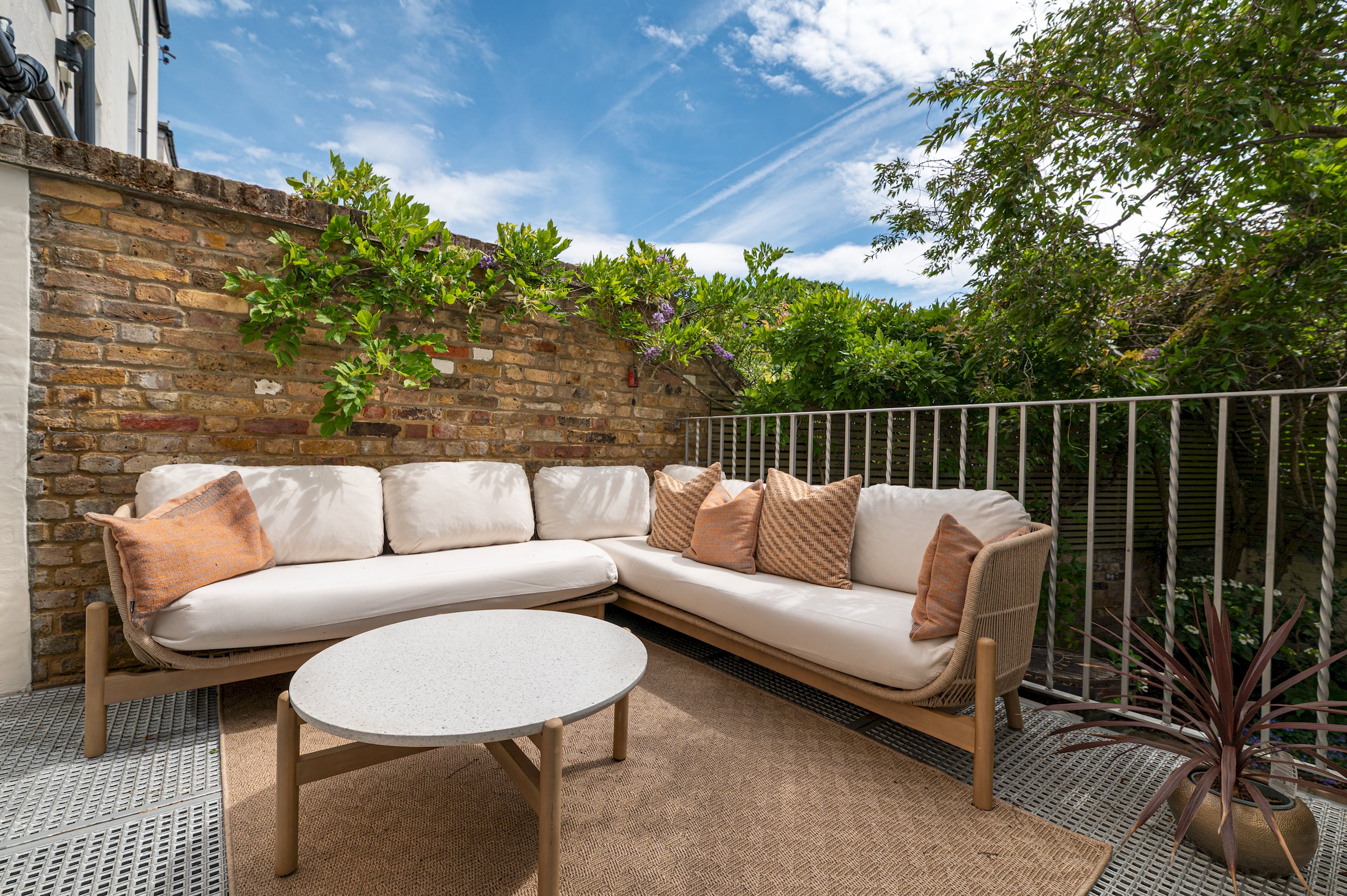 Stylish Stockwell House with Garden & Comfort  - Pass the Keys in 123 Lansdowne Way, SW8 2NP - Property image 8 - VivreStays