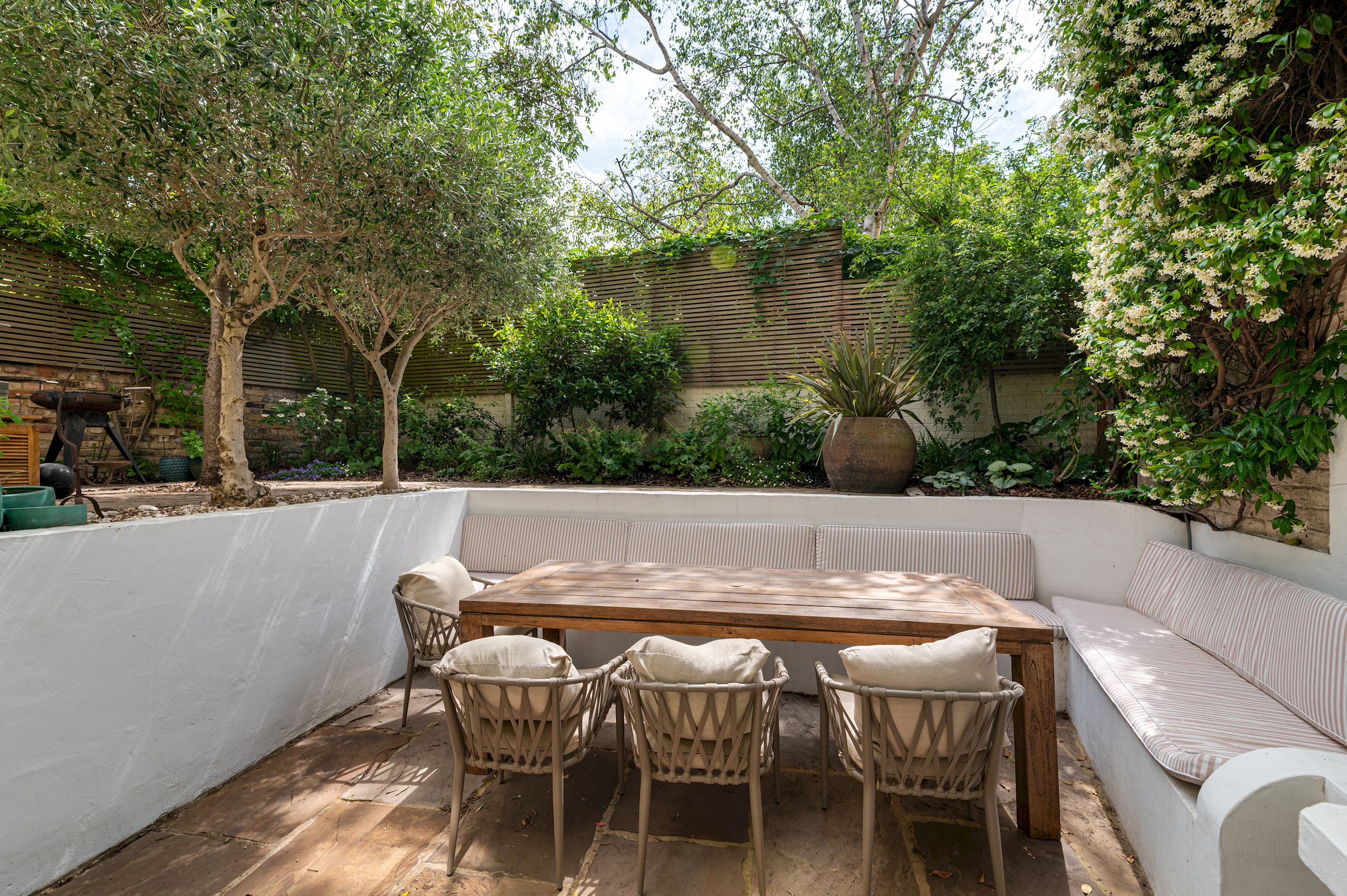 Stylish Stockwell House with Garden & Comfort  - Pass the Keys in 123 Lansdowne Way, SW8 2NP - Property image 11 - VivreStays