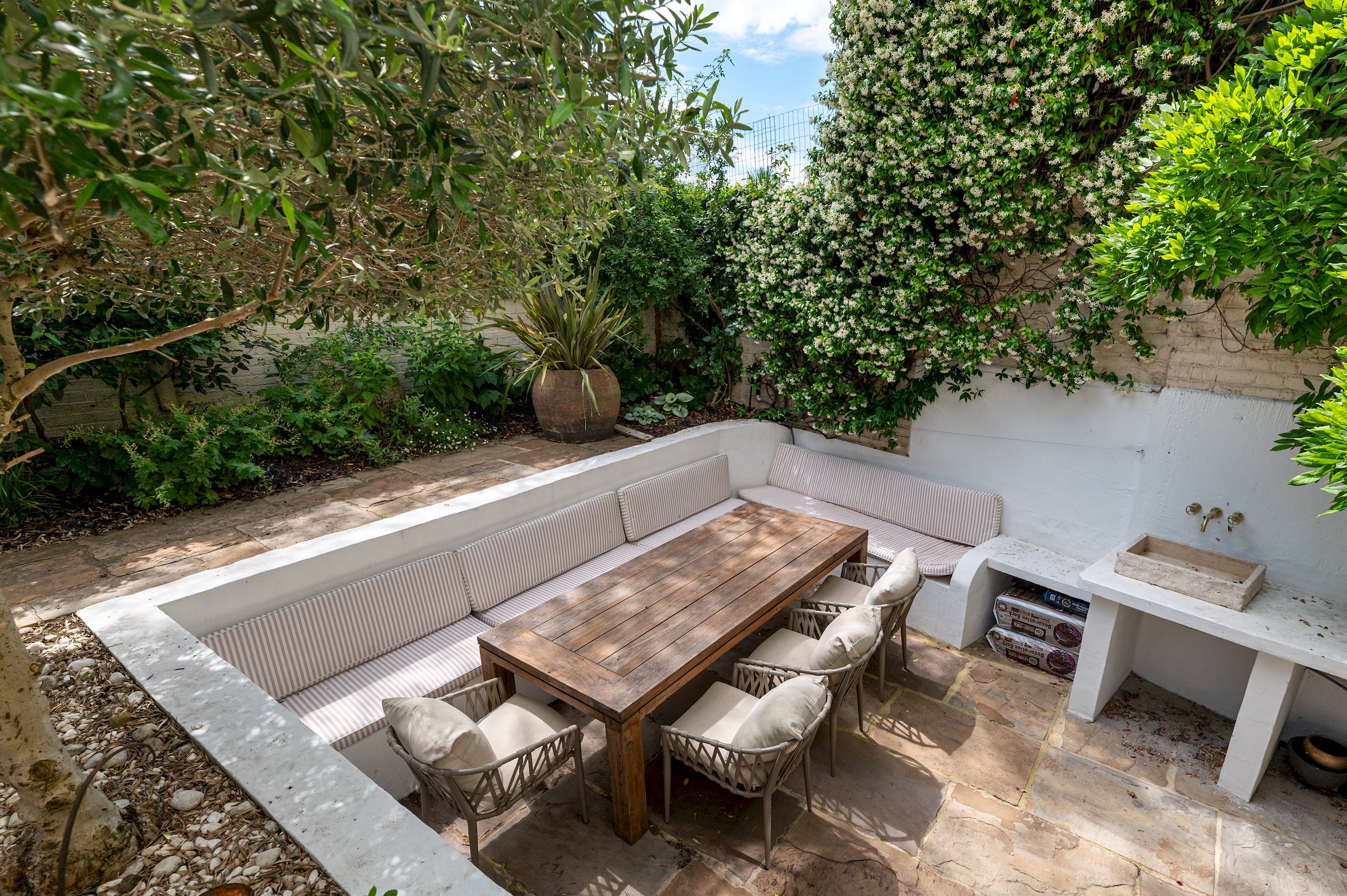 Stylish Stockwell House with Garden & Comfort  - Pass the Keys in 123 Lansdowne Way, SW8 2NP - Property image 17 - VivreStays