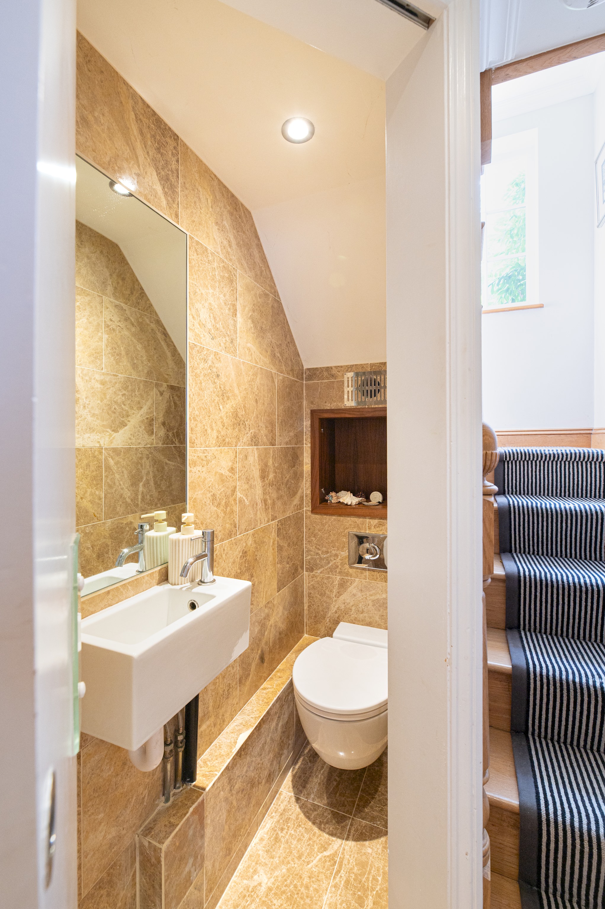 Stylish Stockwell House with Garden & Comfort  - Pass the Keys in 123 Lansdowne Way, SW8 2NP - Property image 70 - VivreStays