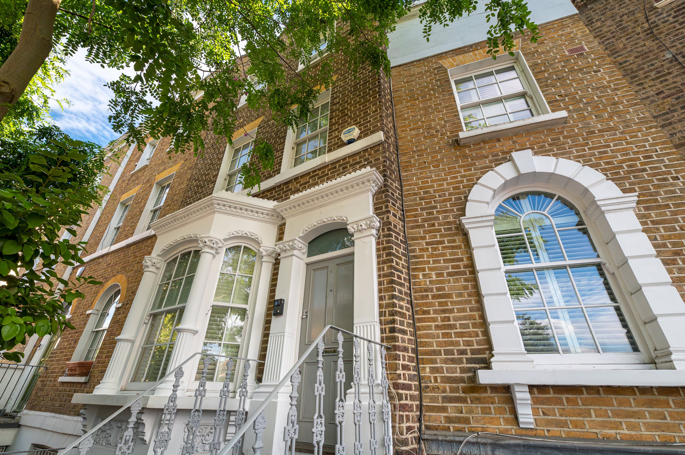 Stylish Stockwell House with Garden & Comfort  - Pass the Keys in 123 Lansdowne Way, SW8 2NP - Property image 73 - VivreStays