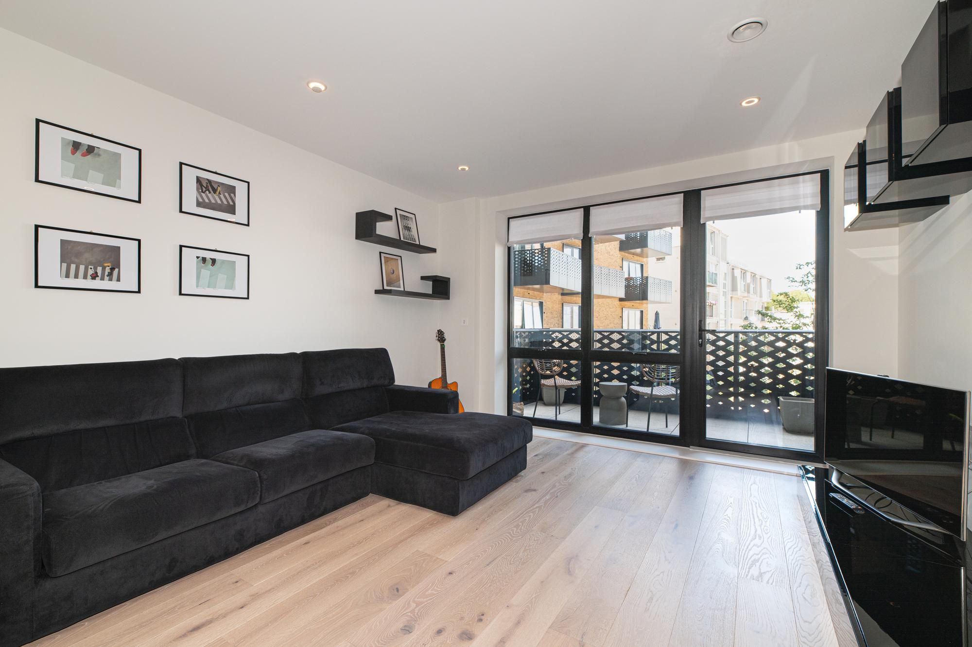 Bright & Stylish 2-Bed flat with Balcony in Ealing - Pass the Keys in 109 Sarsen House, Middle Road W7 3FS - Property image 7 - VivreStays