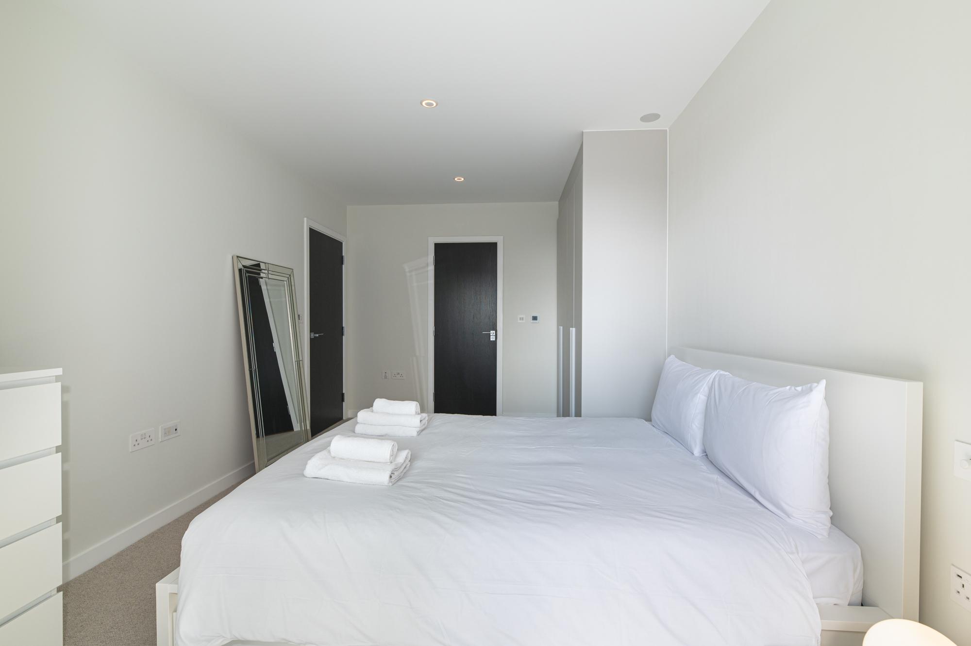Bright & Stylish 2-Bed flat with Balcony in Ealing - Pass the Keys in 109 Sarsen House, Middle Road W7 3FS - Property image 16 - VivreStays