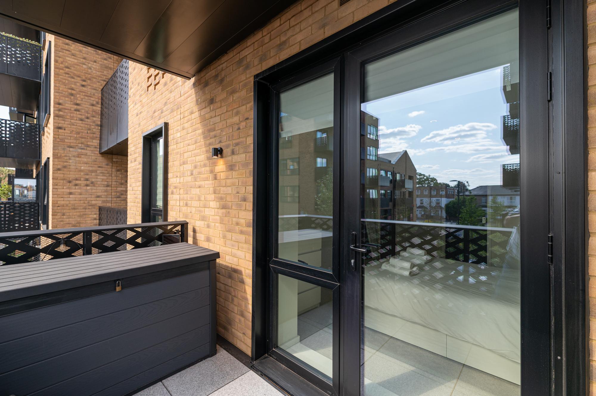 Bright & Stylish 2-Bed flat with Balcony in Ealing - Pass the Keys in 109 Sarsen House, Middle Road W7 3FS - Property image 38 - VivreStays
