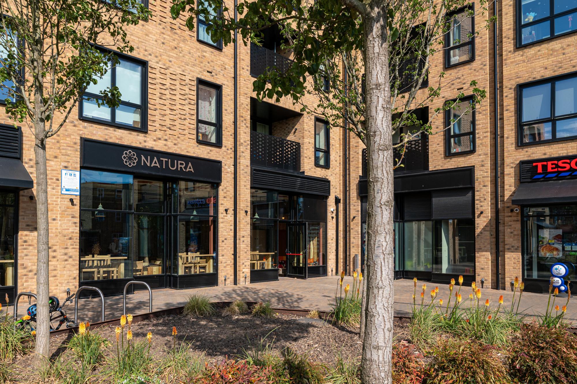Bright & Stylish 2-Bed flat with Balcony in Ealing - Pass the Keys in 109 Sarsen House, Middle Road W7 3FS - Property image 45 - VivreStays