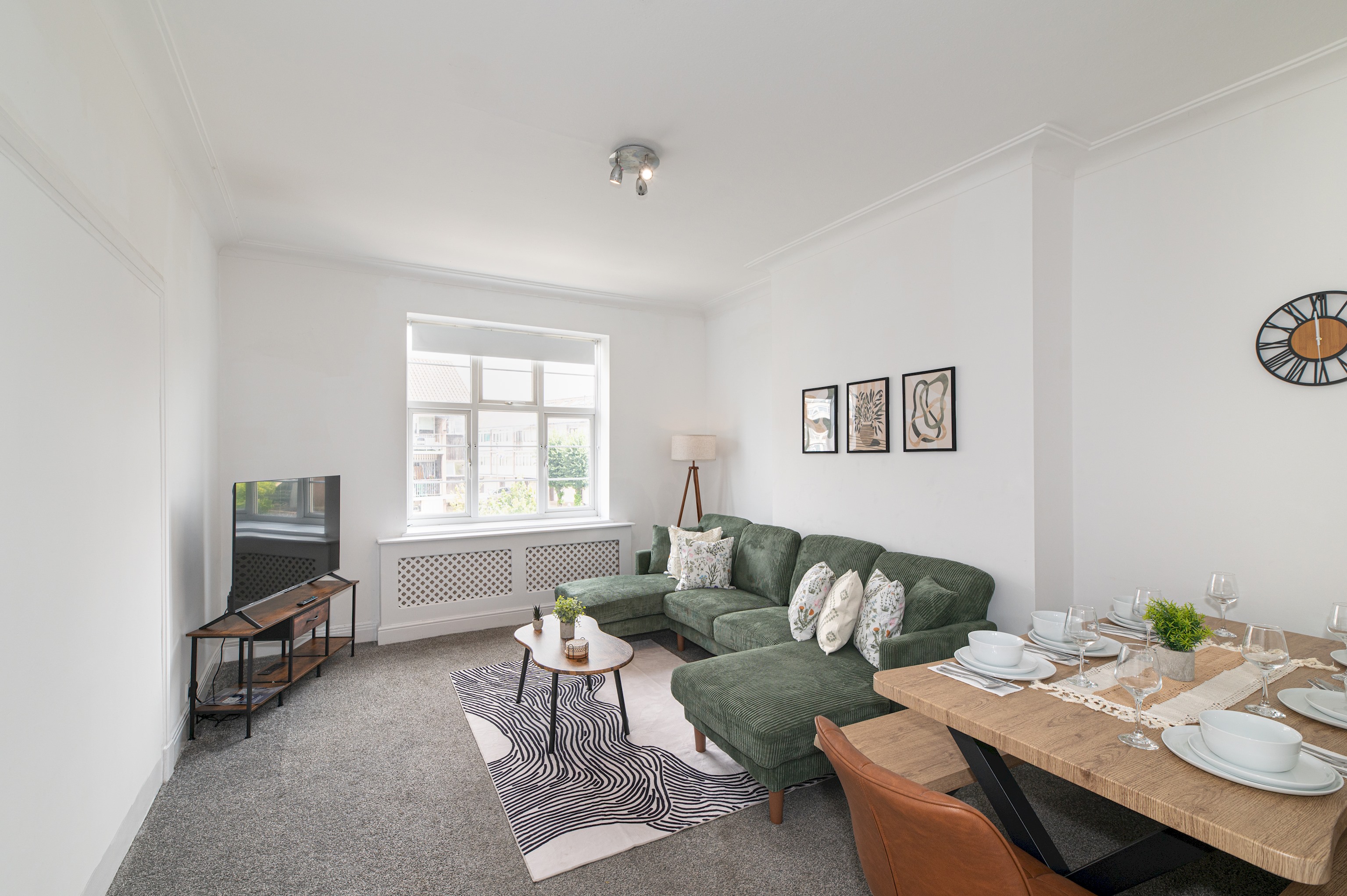 Spacious & Stylish 4-Bed Flat in Golders Green - Pass the Keys in Flat 12, Windsor Court, Golder's Green, NW11 9PR - Property image 2 - VivreStays