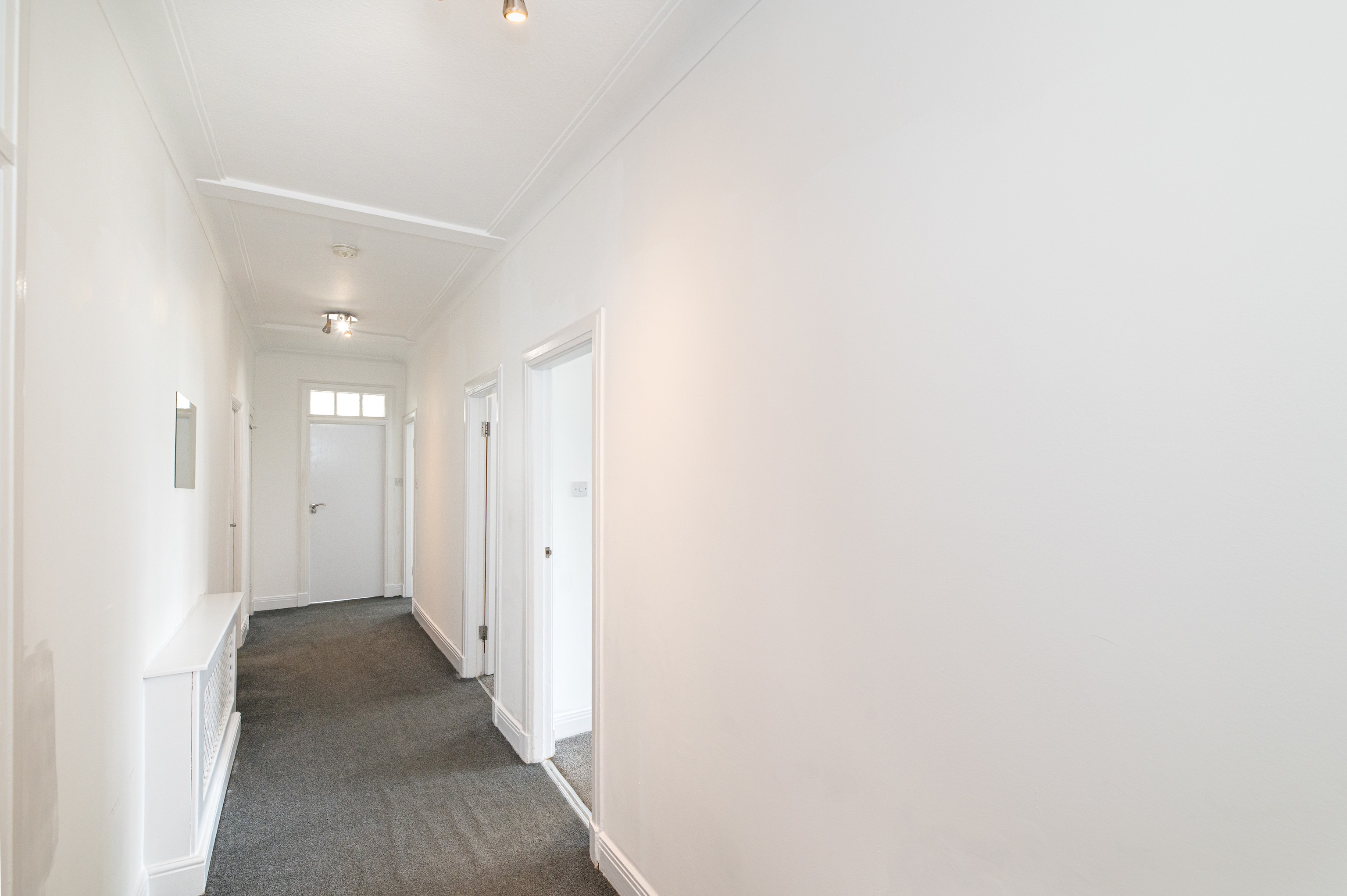 Spacious & Stylish 4-Bed Flat in Golders Green - Pass the Keys in Flat 12, Windsor Court, Golder's Green, NW11 9PR - Property image 7 - VivreStays