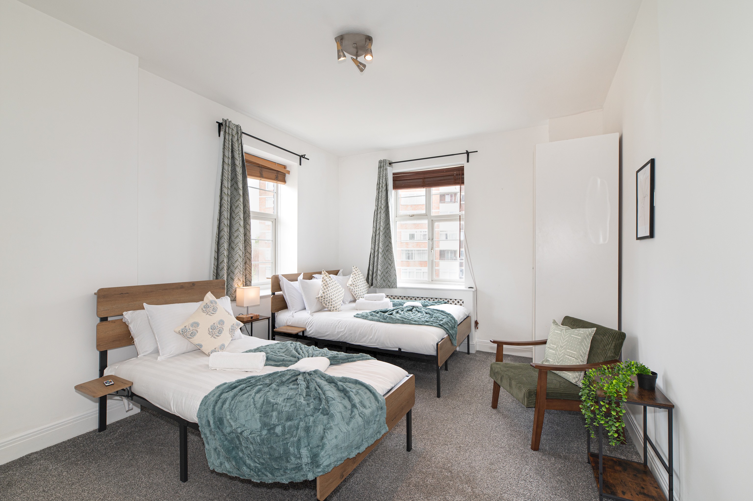 Spacious & Stylish 4-Bed Flat in Golders Green - Pass the Keys in Flat 12, Windsor Court, Golder's Green, NW11 9PR - Property image 17 - VivreStays