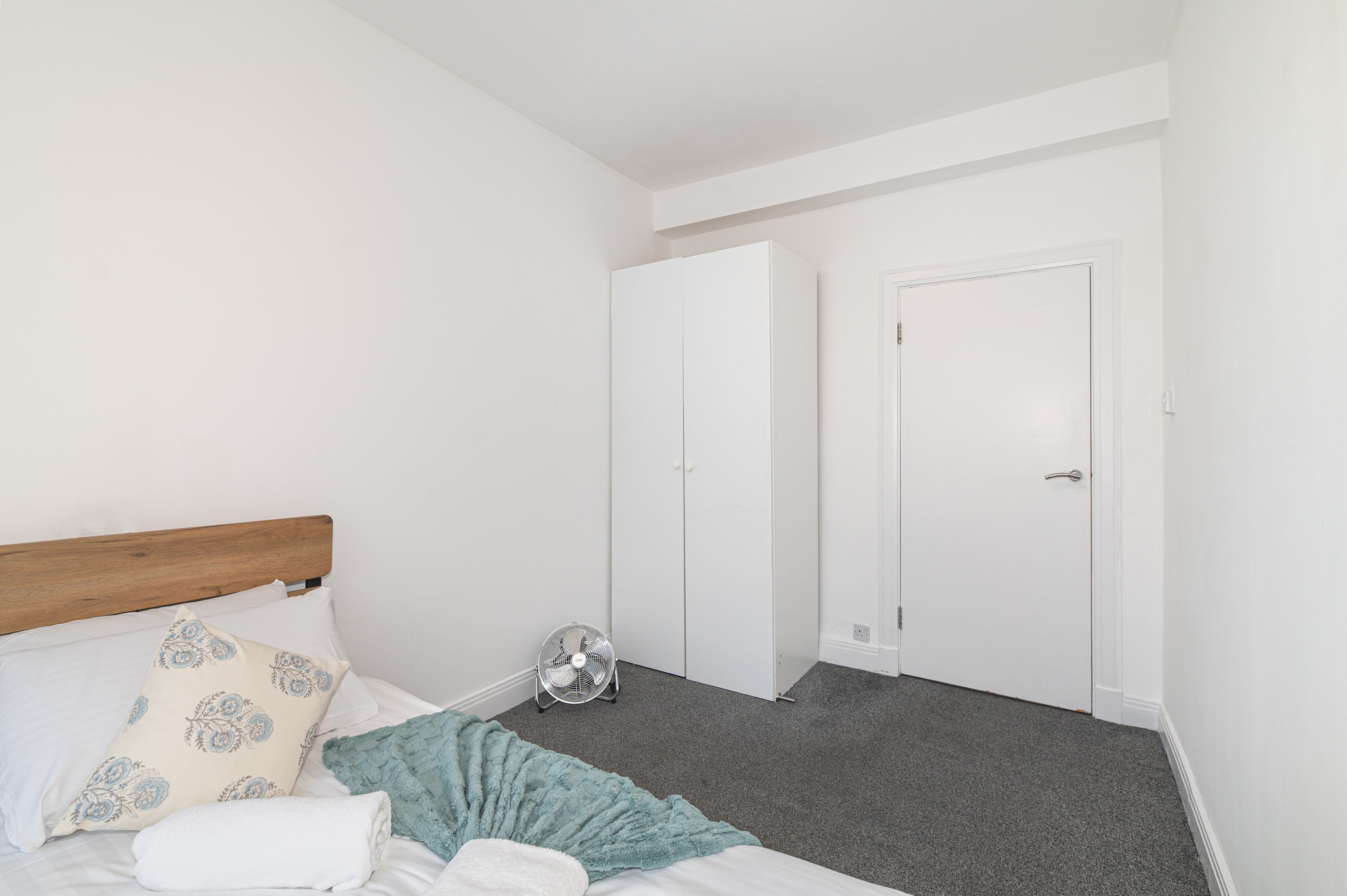 Spacious & Stylish 4-Bed Flat in Golders Green - Pass the Keys in Flat 12, Windsor Court, Golder's Green, NW11 9PR - Property image 22 - VivreStays