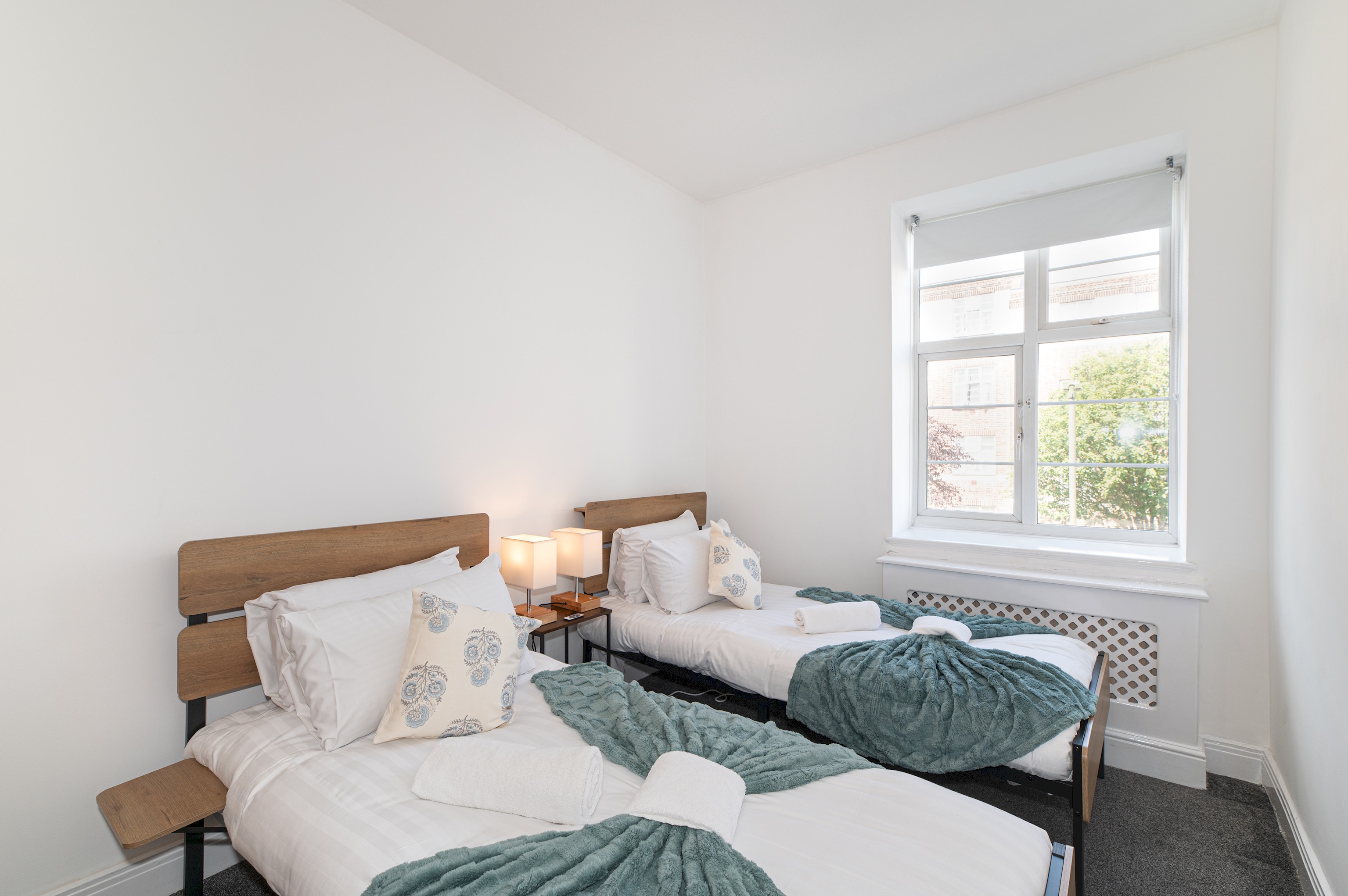 Spacious & Stylish 4-Bed Flat in Golders Green - Pass the Keys in Flat 12, Windsor Court, Golder's Green, NW11 9PR - Property image 24 - VivreStays