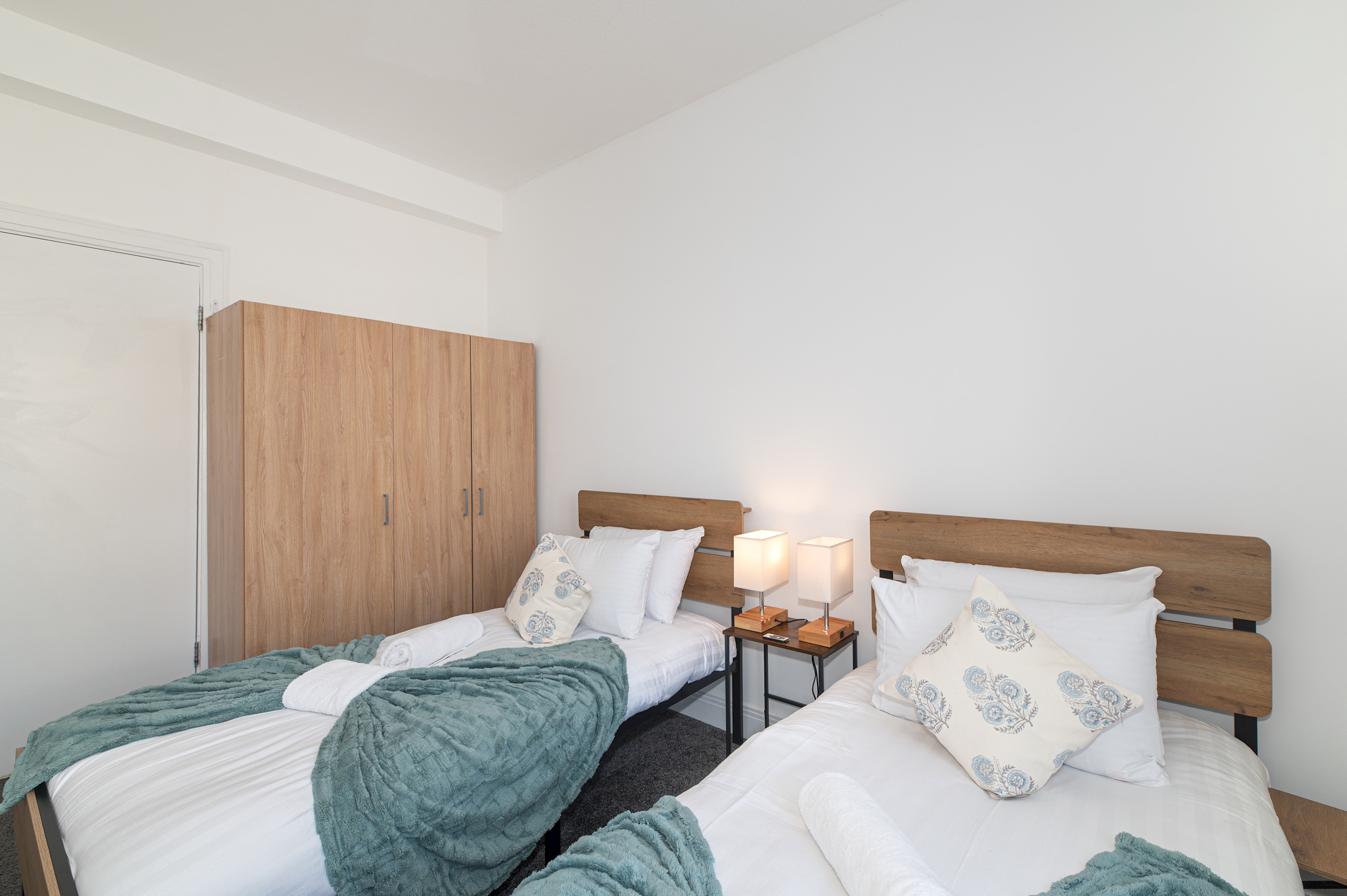 Spacious & Stylish 4-Bed Flat in Golders Green - Pass the Keys in Flat 12, Windsor Court, Golder's Green, NW11 9PR - Property image 27 - VivreStays