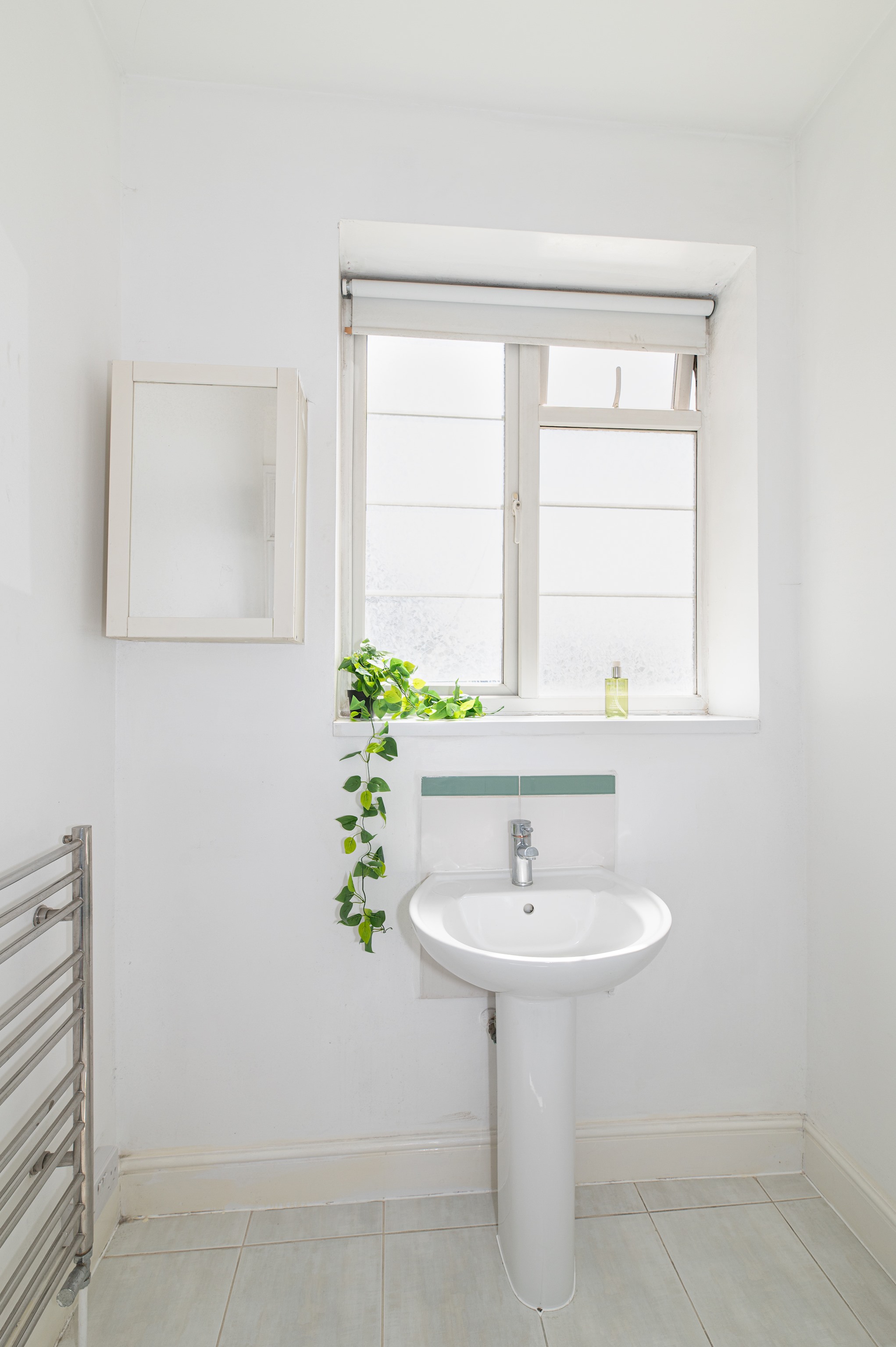 Spacious & Stylish 4-Bed Flat in Golders Green - Pass the Keys in Flat 12, Windsor Court, Golder's Green, NW11 9PR - Property image 29 - VivreStays