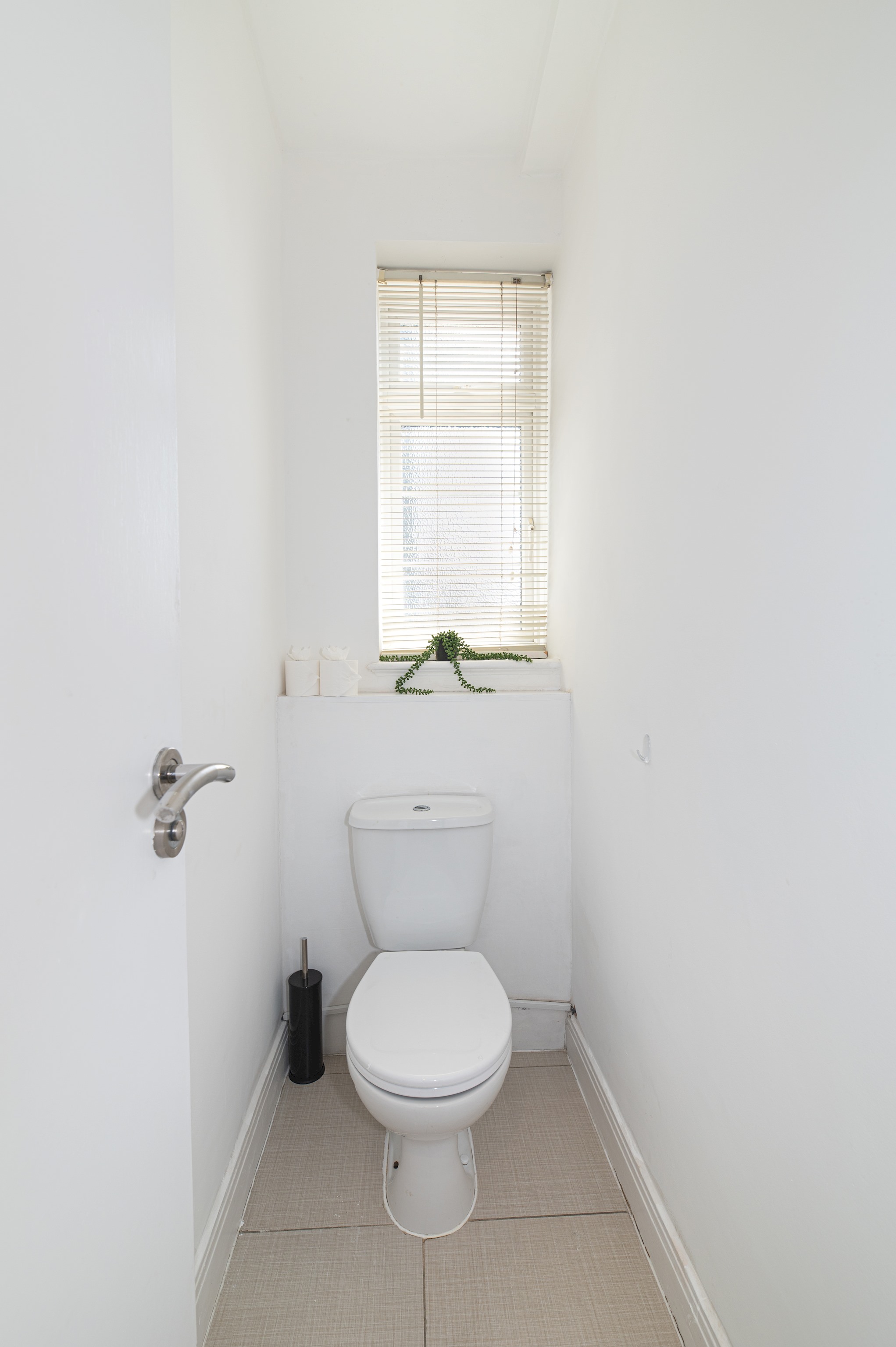 Spacious & Stylish 4-Bed Flat in Golders Green - Pass the Keys in Flat 12, Windsor Court, Golder's Green, NW11 9PR - Property image 31 - VivreStays