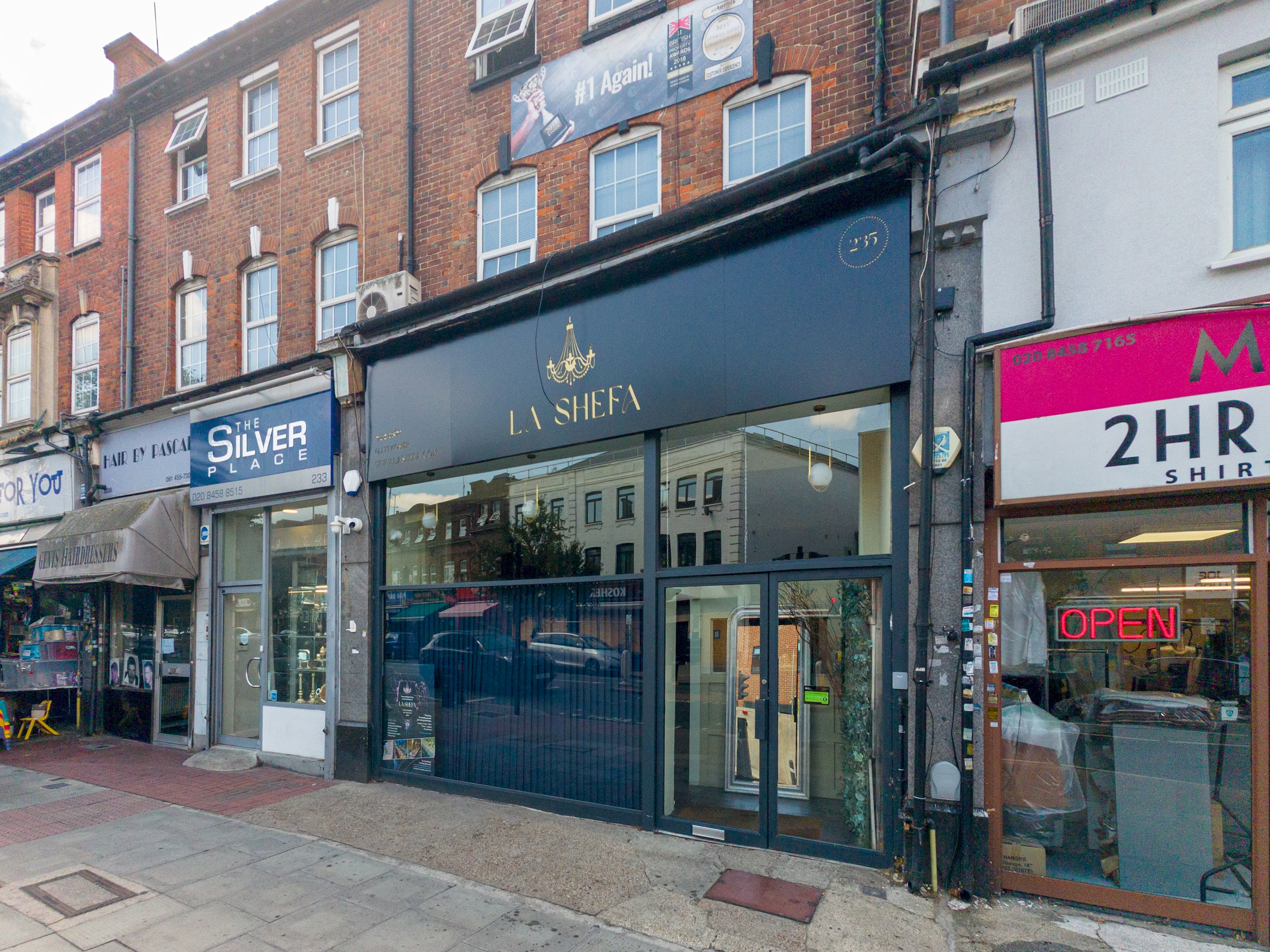 Spacious & Stylish 4-Bed Flat in Golders Green - Pass the Keys in Flat 12, Windsor Court, Golder's Green, NW11 9PR - Property image 43 - VivreStays