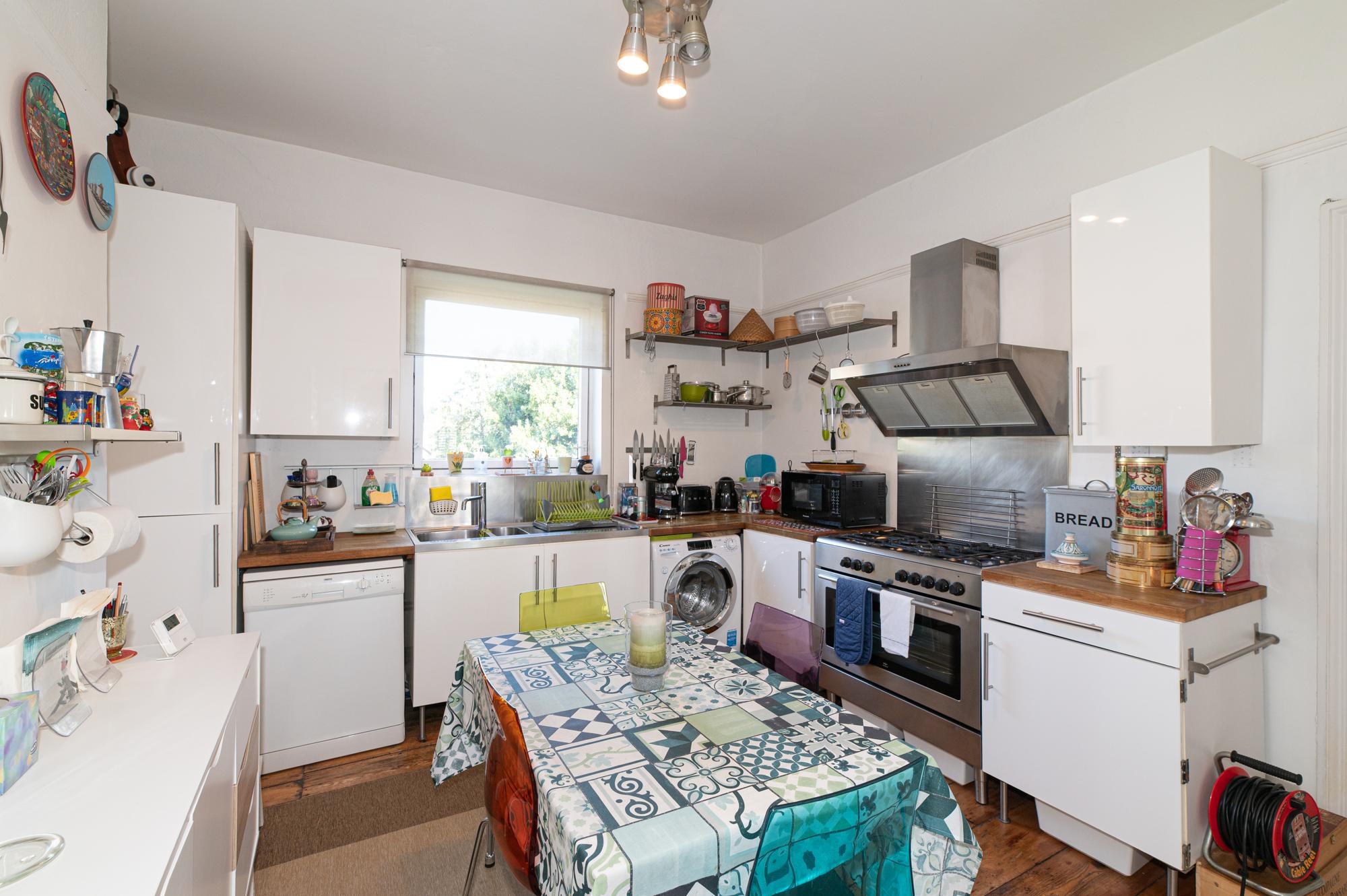 View Charming Victorian House, Selhurst Park, London - Pass the Keys in 165 Selhurst Rd SE25 6LG Charming Victorian House, Selhurst Park, London - Pass the Keys in 165 Selhurst Rd SE25 6LG - Property image 18 - VivreStays