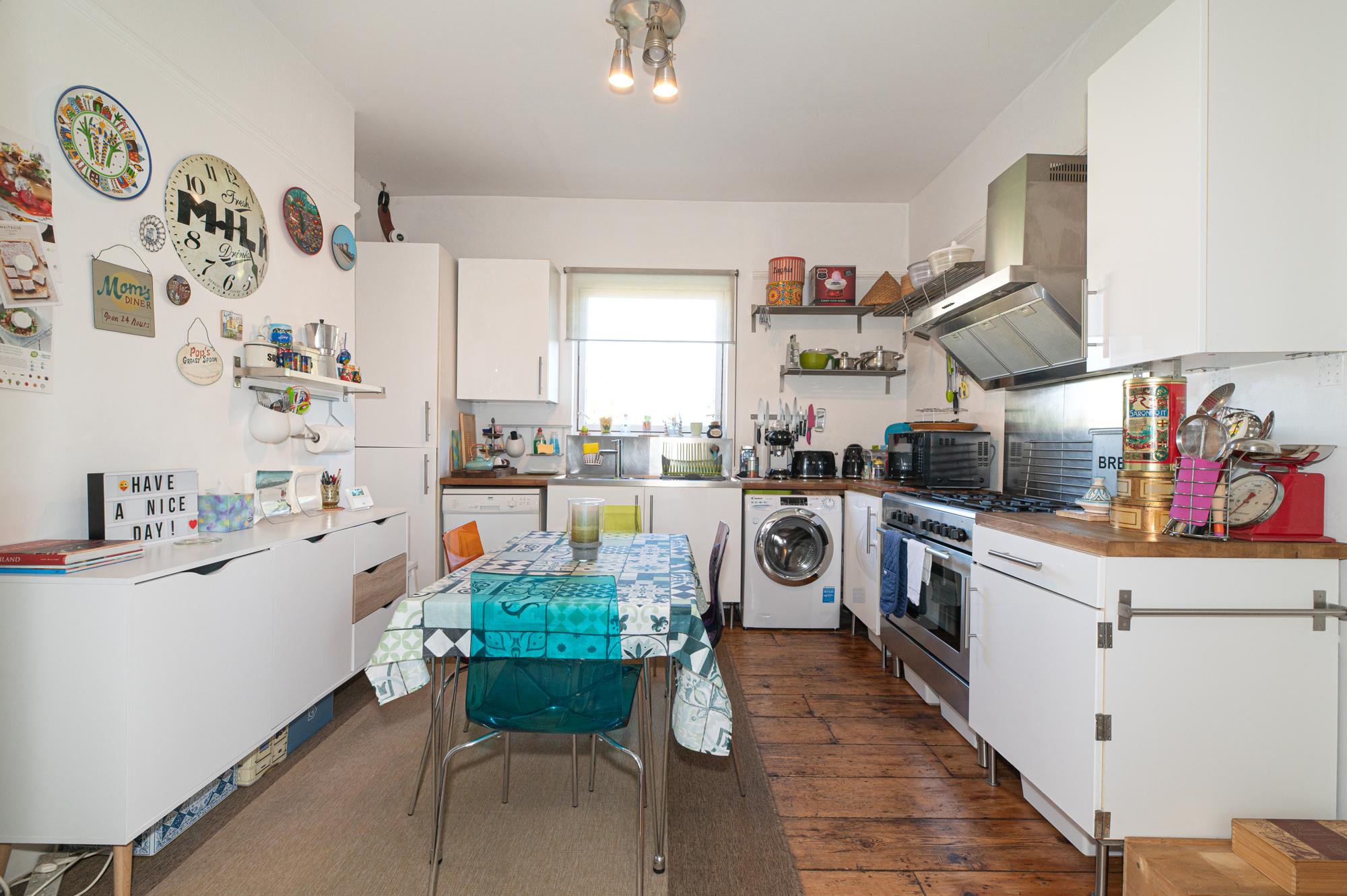View Charming Victorian House, Selhurst Park, London - Pass the Keys in 165 Selhurst Rd SE25 6LG Charming Victorian House, Selhurst Park, London - Pass the Keys in 165 Selhurst Rd SE25 6LG - Property image 19 - VivreStays