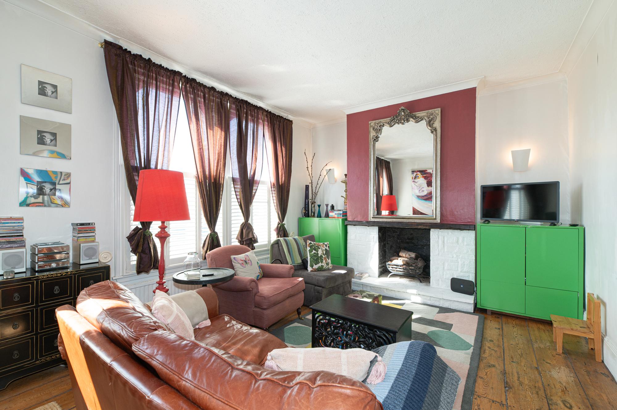 View Charming Victorian House, Selhurst Park, London - Pass the Keys in 165 Selhurst Rd SE25 6LG Charming Victorian House, Selhurst Park, London - Pass the Keys in 165 Selhurst Rd SE25 6LG - Property image 2 - VivreStays
