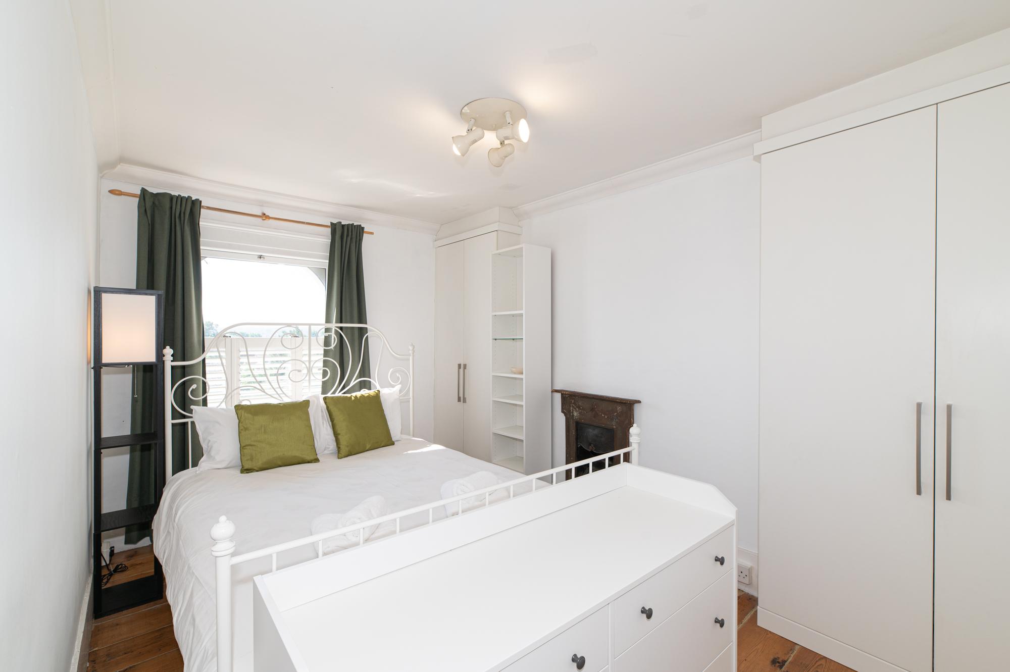 View Charming Victorian House, Selhurst Park, London - Pass the Keys in 165 Selhurst Rd SE25 6LG Charming Victorian House, Selhurst Park, London - Pass the Keys in 165 Selhurst Rd SE25 6LG - Property image 23 - VivreStays