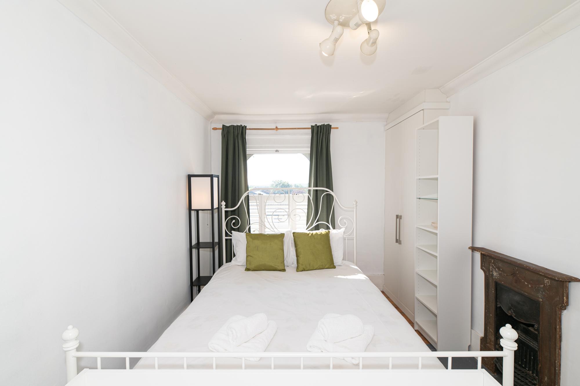 View Charming Victorian House, Selhurst Park, London - Pass the Keys in 165 Selhurst Rd SE25 6LG Charming Victorian House, Selhurst Park, London - Pass the Keys in 165 Selhurst Rd SE25 6LG - Property image 5 - VivreStays