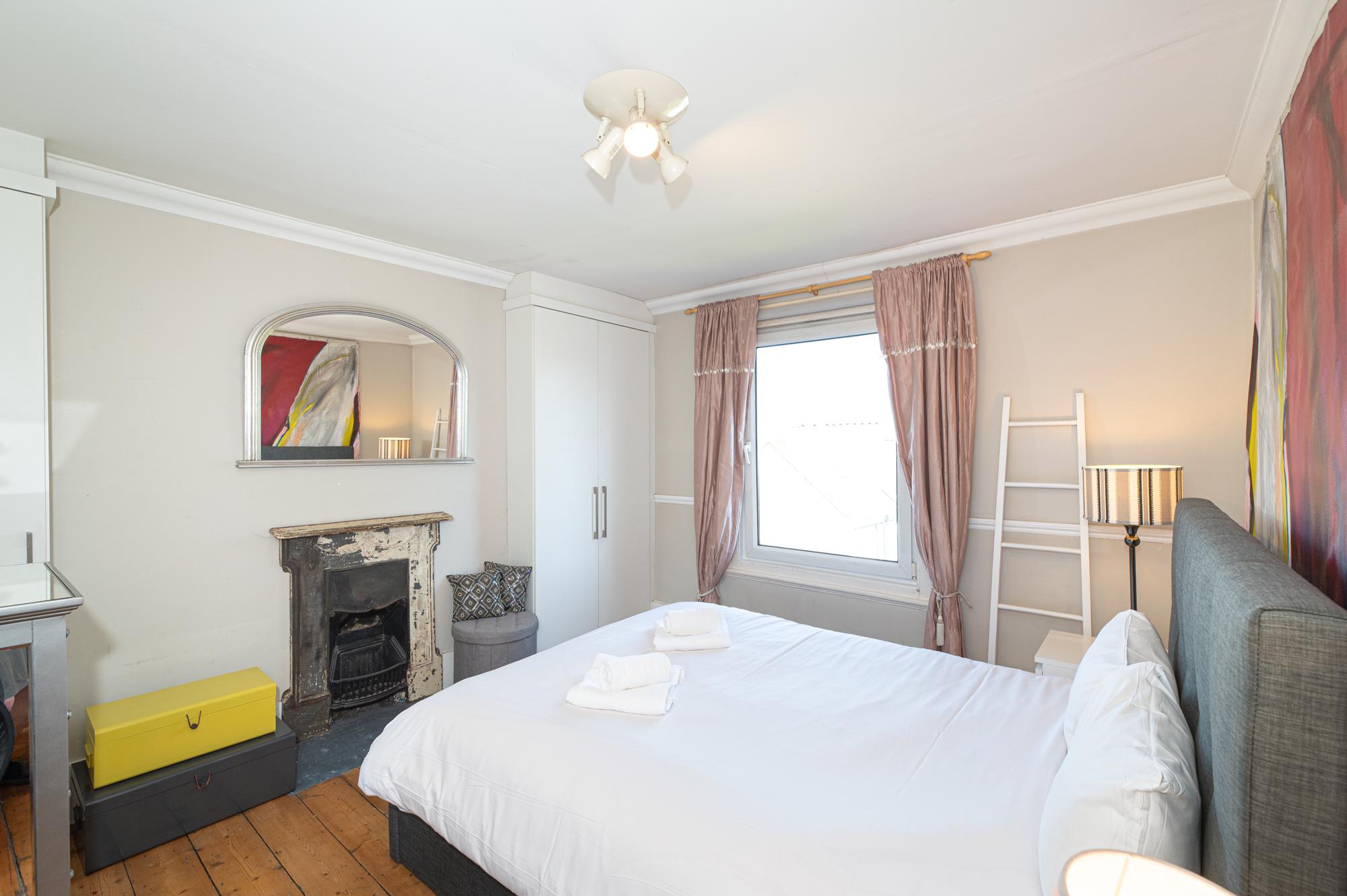 View Charming Victorian House, Selhurst Park, London - Pass the Keys in 165 Selhurst Rd SE25 6LG Charming Victorian House, Selhurst Park, London - Pass the Keys in 165 Selhurst Rd SE25 6LG - Property image 29 - VivreStays