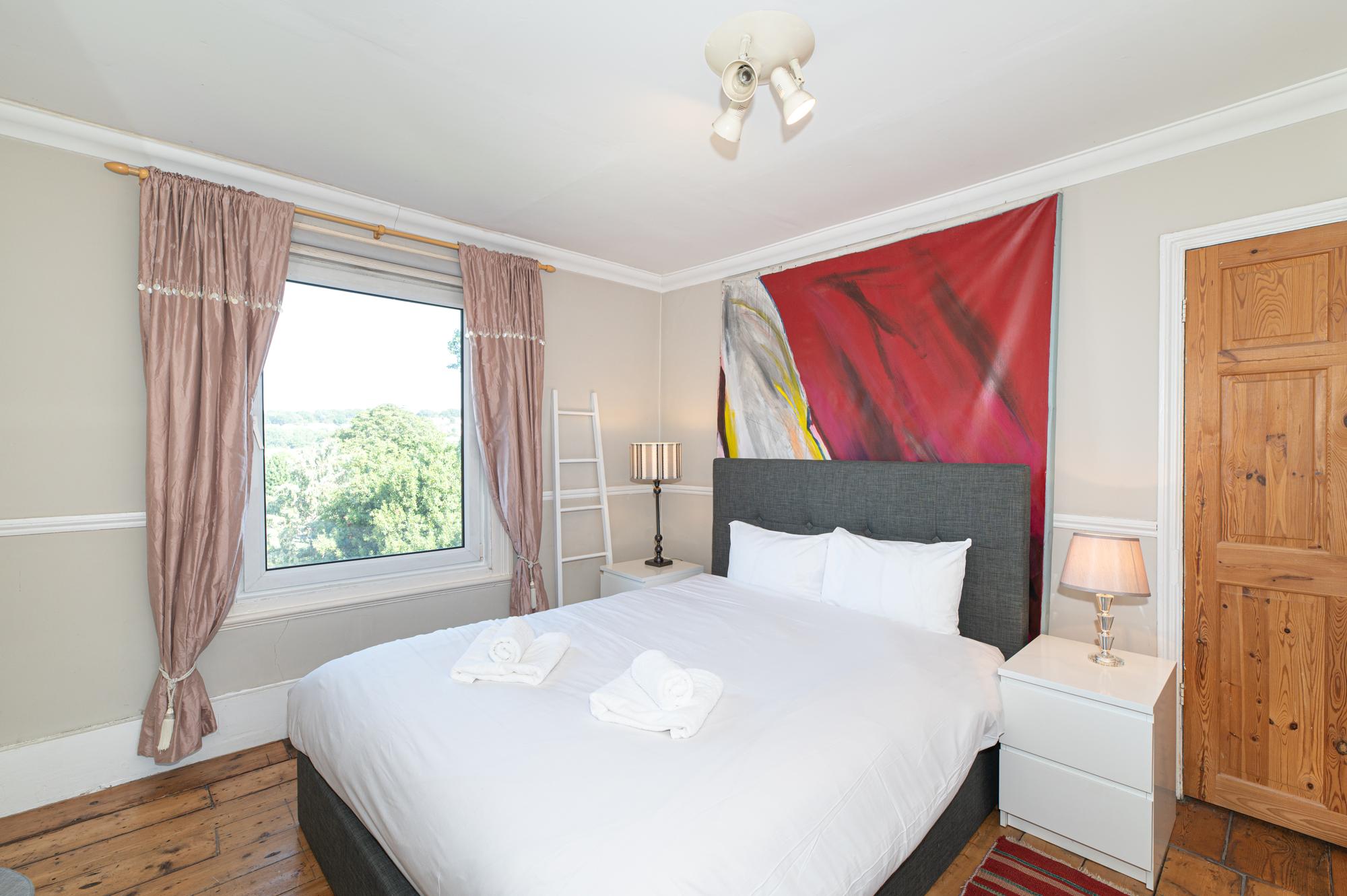 View Charming Victorian House, Selhurst Park, London - Pass the Keys in 165 Selhurst Rd SE25 6LG Charming Victorian House, Selhurst Park, London - Pass the Keys in 165 Selhurst Rd SE25 6LG - Property image 6 - VivreStays