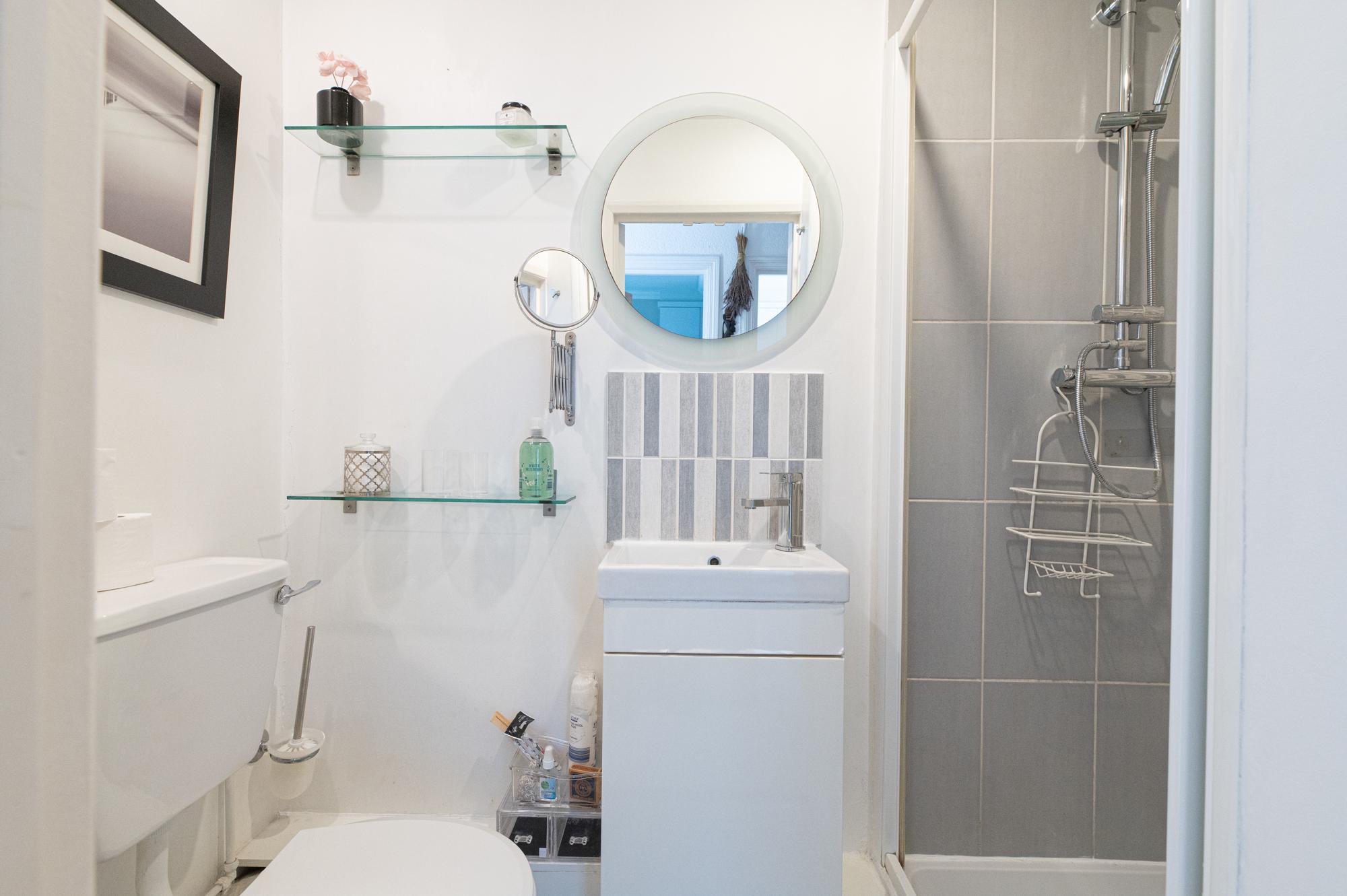 View Charming Victorian House, Selhurst Park, London - Pass the Keys in 165 Selhurst Rd SE25 6LG Charming Victorian House, Selhurst Park, London - Pass the Keys in 165 Selhurst Rd SE25 6LG - Property image 31 - VivreStays