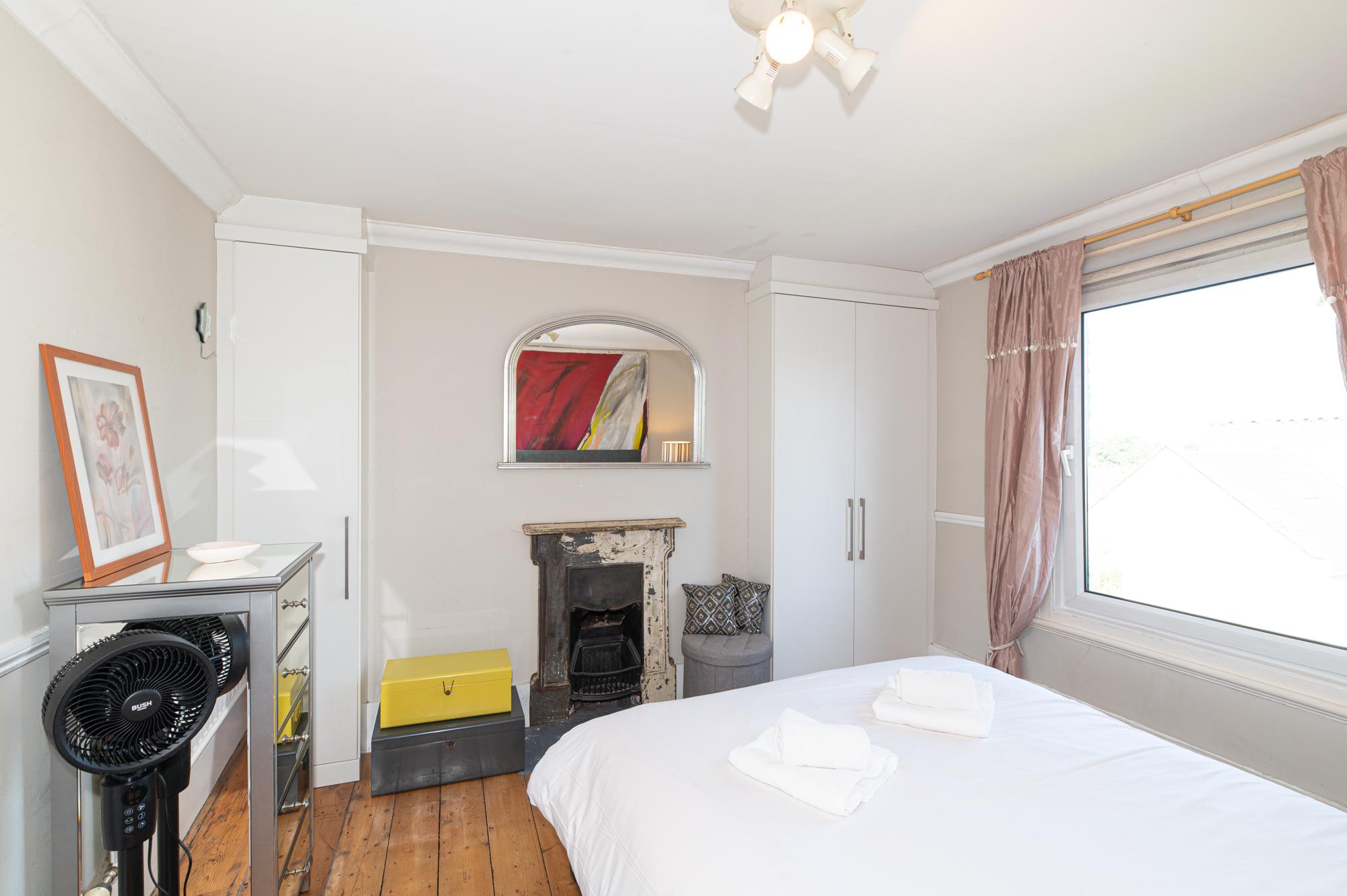 View Charming Victorian House, Selhurst Park, London - Pass the Keys in 165 Selhurst Rd SE25 6LG Charming Victorian House, Selhurst Park, London - Pass the Keys in 165 Selhurst Rd SE25 6LG - Property image 30 - VivreStays