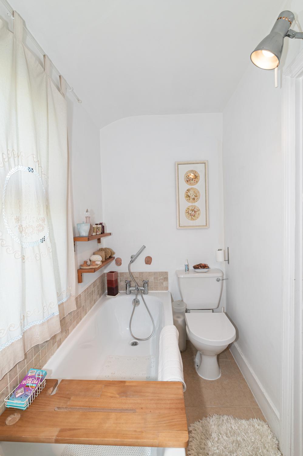 View Charming Victorian House, Selhurst Park, London - Pass the Keys in 165 Selhurst Rd SE25 6LG Charming Victorian House, Selhurst Park, London - Pass the Keys in 165 Selhurst Rd SE25 6LG - Property image 34 - VivreStays