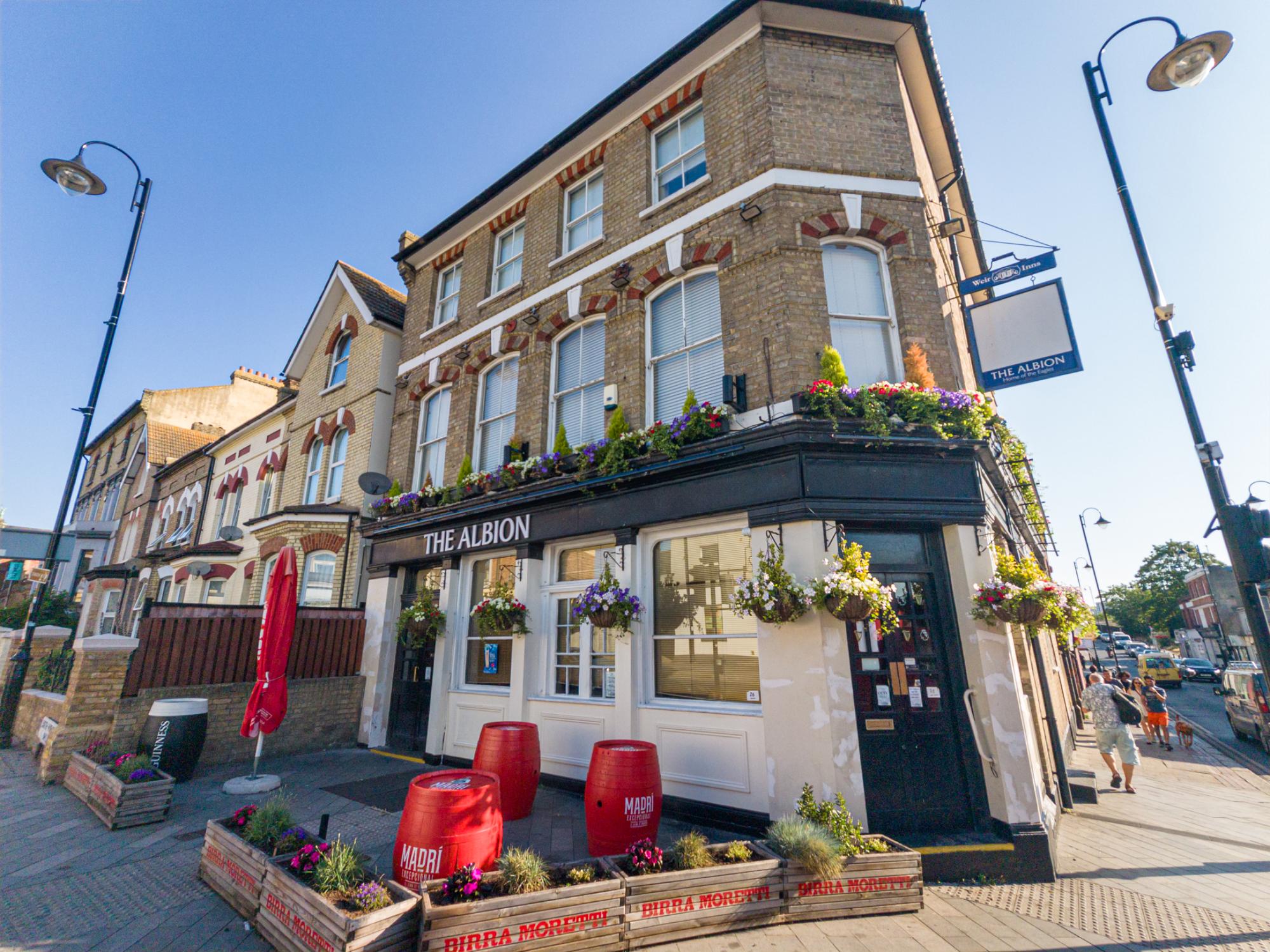 View Charming Victorian House, Selhurst Park, London - Pass the Keys in 165 Selhurst Rd SE25 6LG Charming Victorian House, Selhurst Park, London - Pass the Keys in 165 Selhurst Rd SE25 6LG - Property image 38 - VivreStays