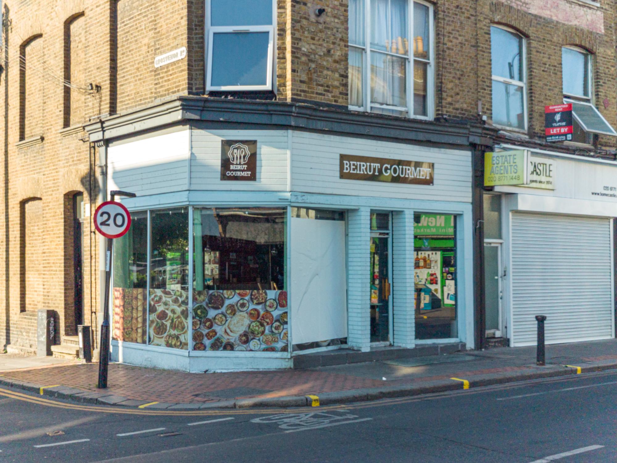 View Charming Victorian House, Selhurst Park, London - Pass the Keys in 165 Selhurst Rd SE25 6LG Charming Victorian House, Selhurst Park, London - Pass the Keys in 165 Selhurst Rd SE25 6LG - Property image 39 - VivreStays