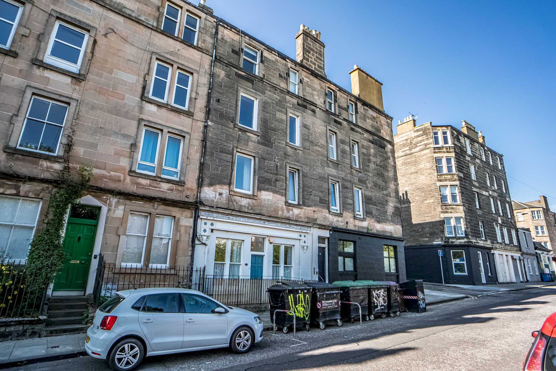 Stylish Leith Flat | Great Transport Links to City - Pass the Keys in 18 Lindsay Rd EH6 4DS - Property image 6 - VivreStays