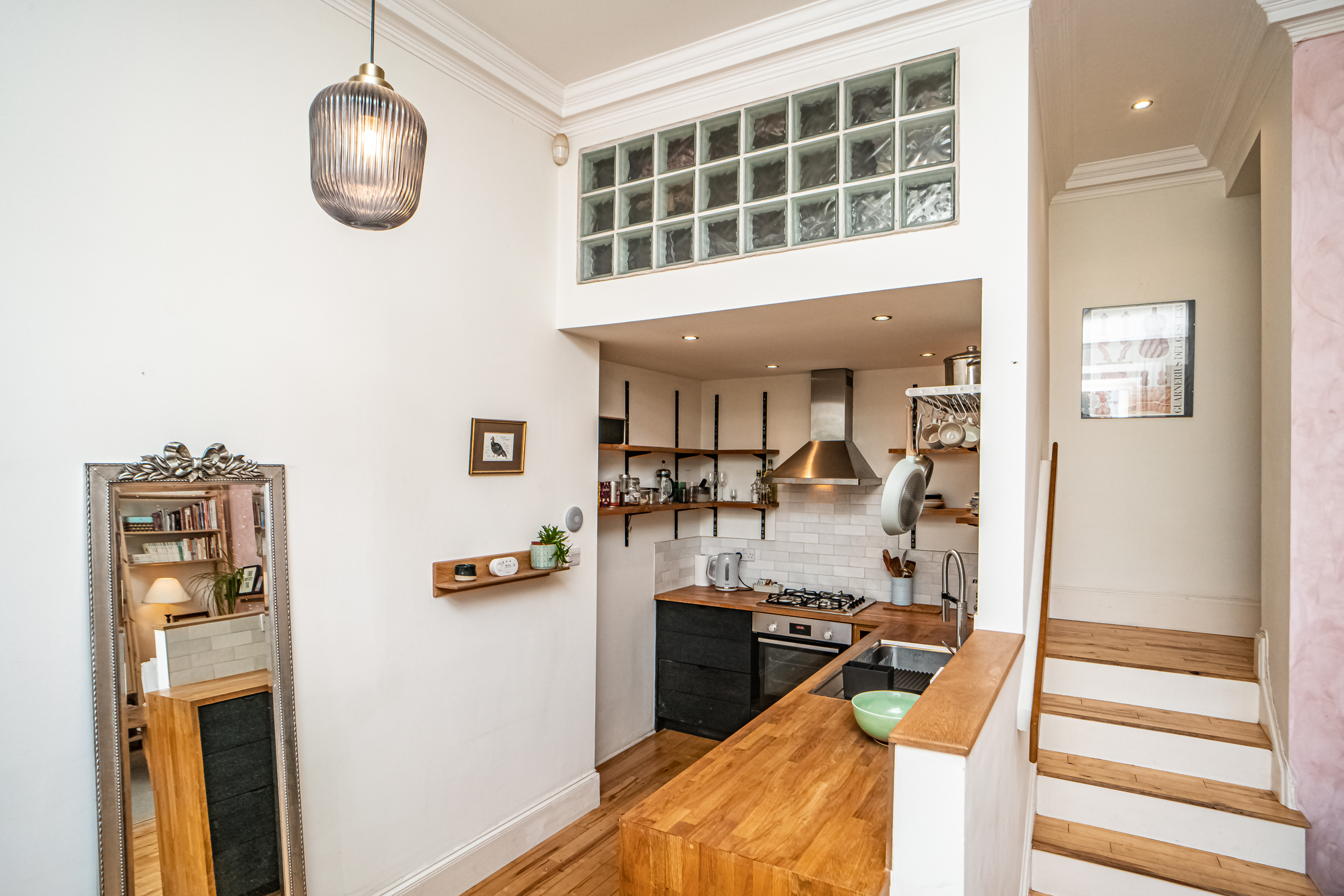 Stylish Leith Flat | Great Transport Links to City - Pass the Keys in 18 Lindsay Rd EH6 4DS - Property image 7 - VivreStays