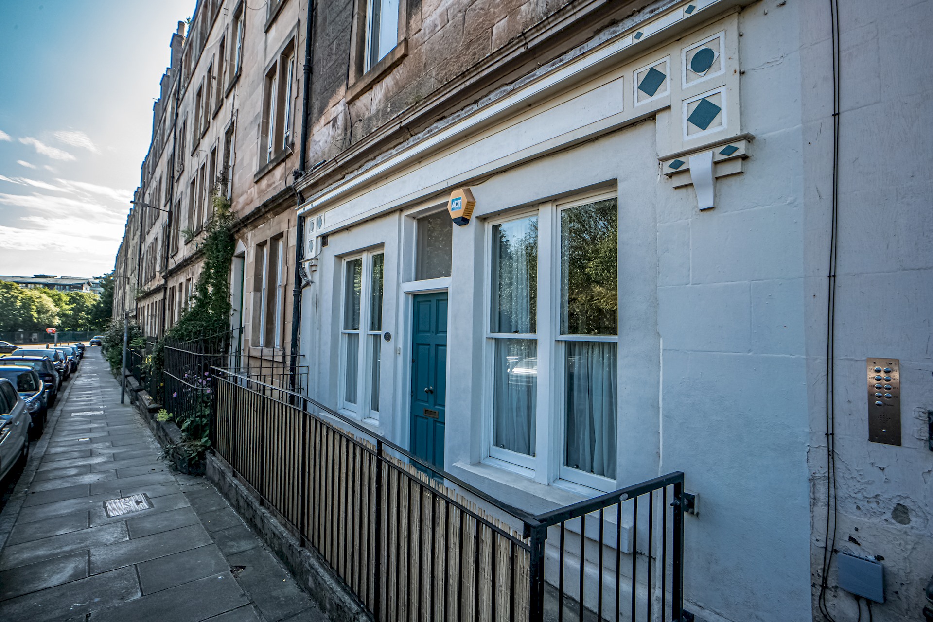 Stylish Leith Flat | Great Transport Links to City - Pass the Keys in 18 Lindsay Rd EH6 4DS - Property image 8 - VivreStays