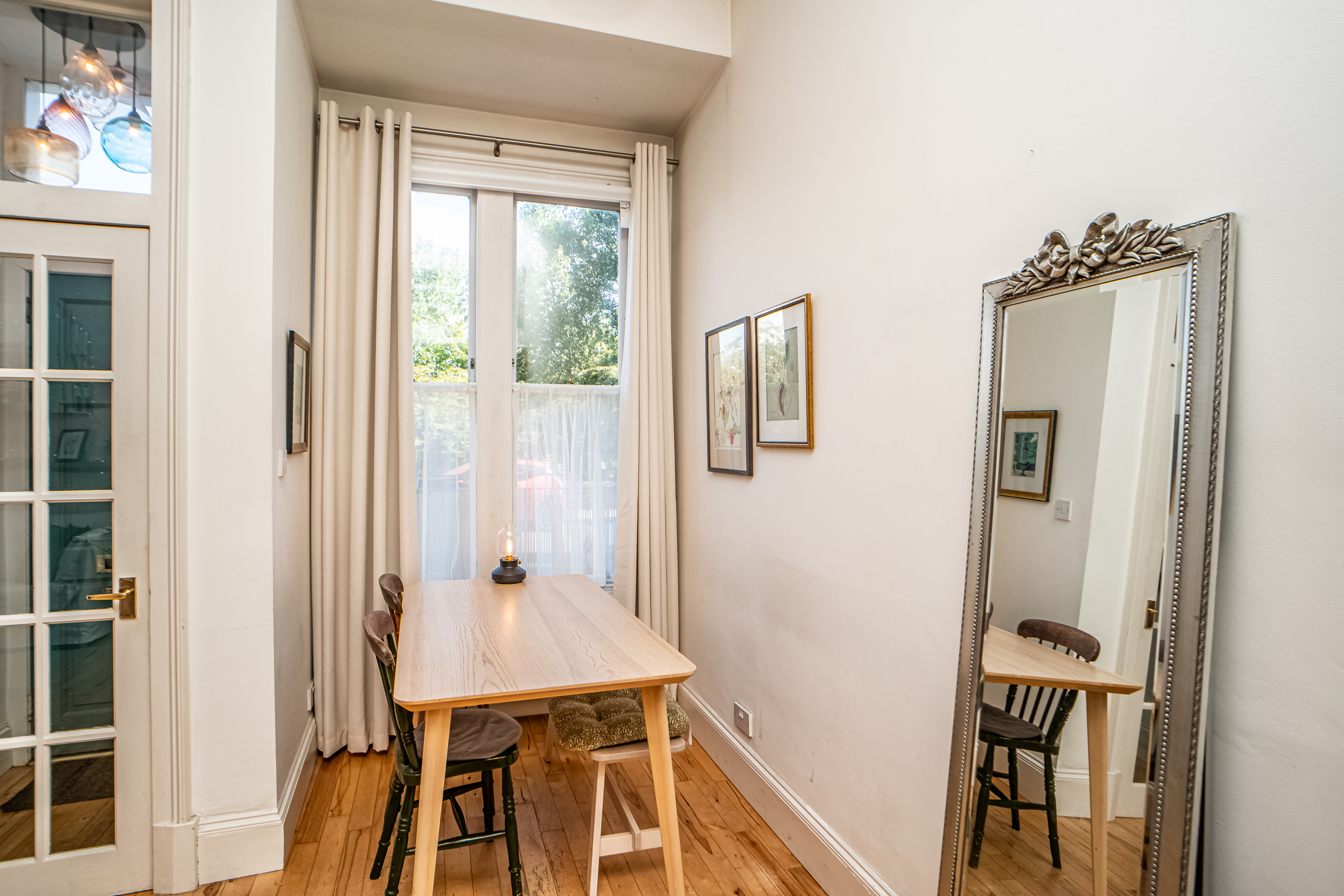 Stylish Leith Flat | Great Transport Links to City - Pass the Keys in 18 Lindsay Rd EH6 4DS - Property image 9 - VivreStays