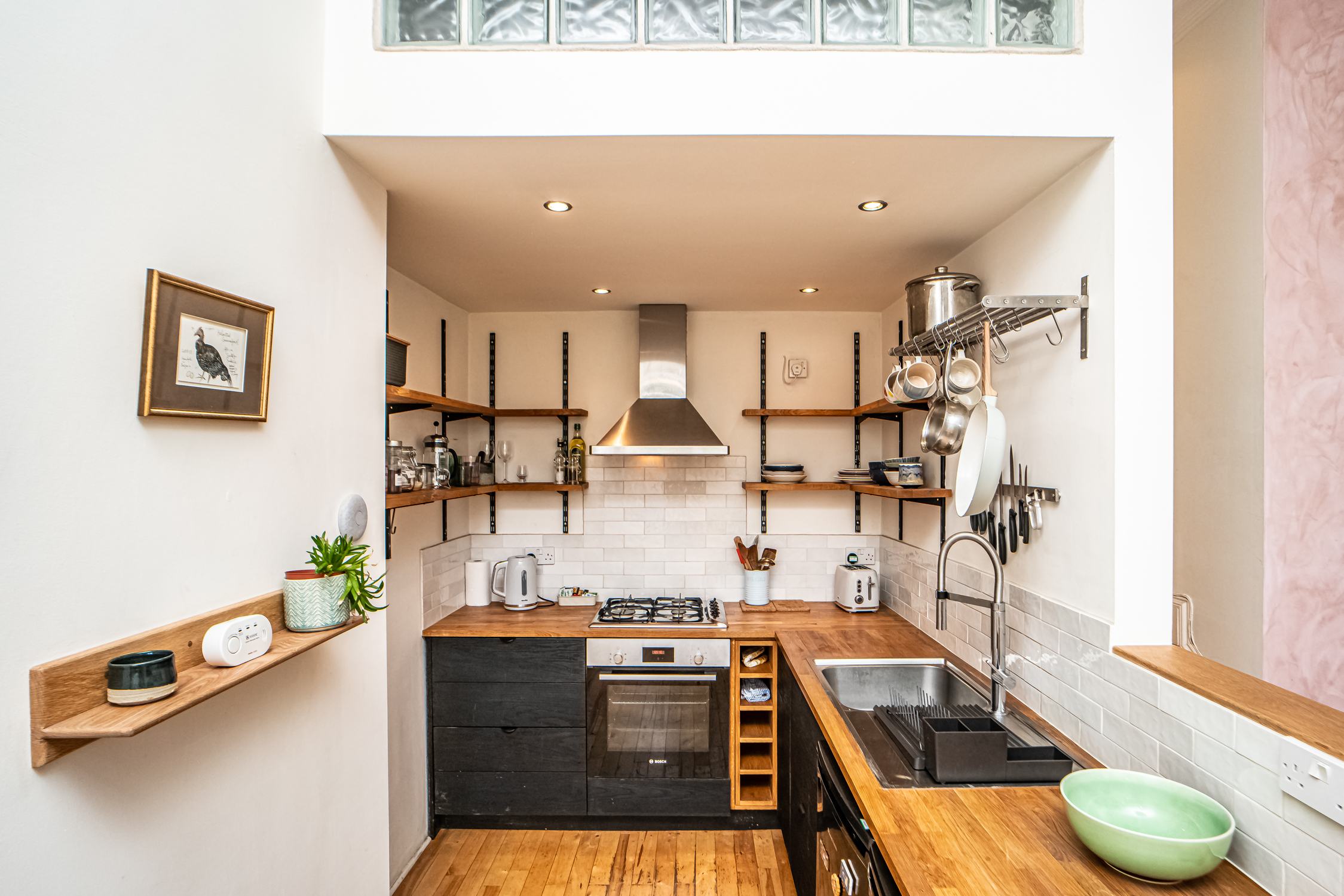 Stylish Leith Flat | Great Transport Links to City - Pass the Keys in 18 Lindsay Rd EH6 4DS - Property image 10 - VivreStays