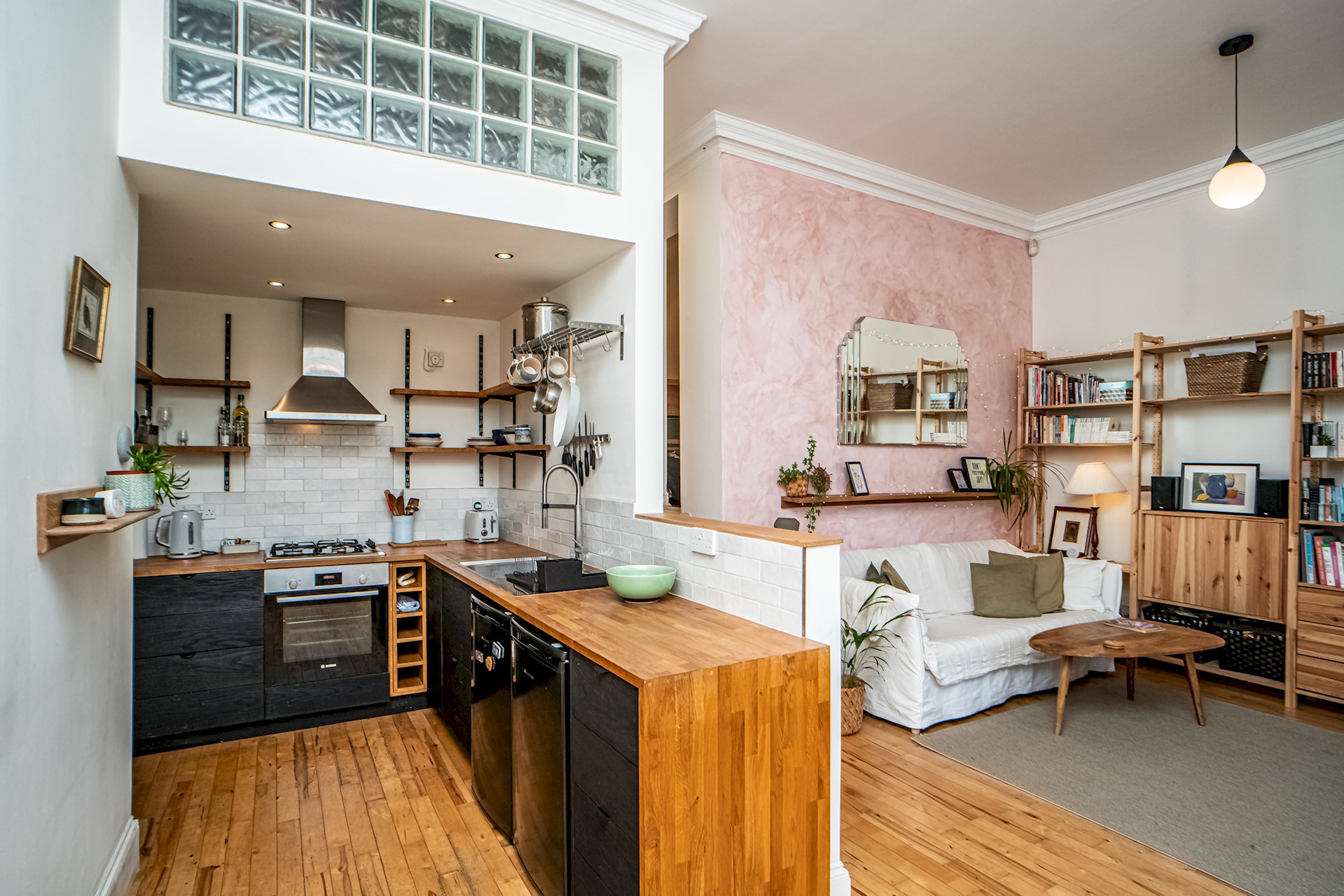 Stylish Leith Flat | Great Transport Links to City - Pass the Keys in 18 Lindsay Rd EH6 4DS - Property image 11 - VivreStays