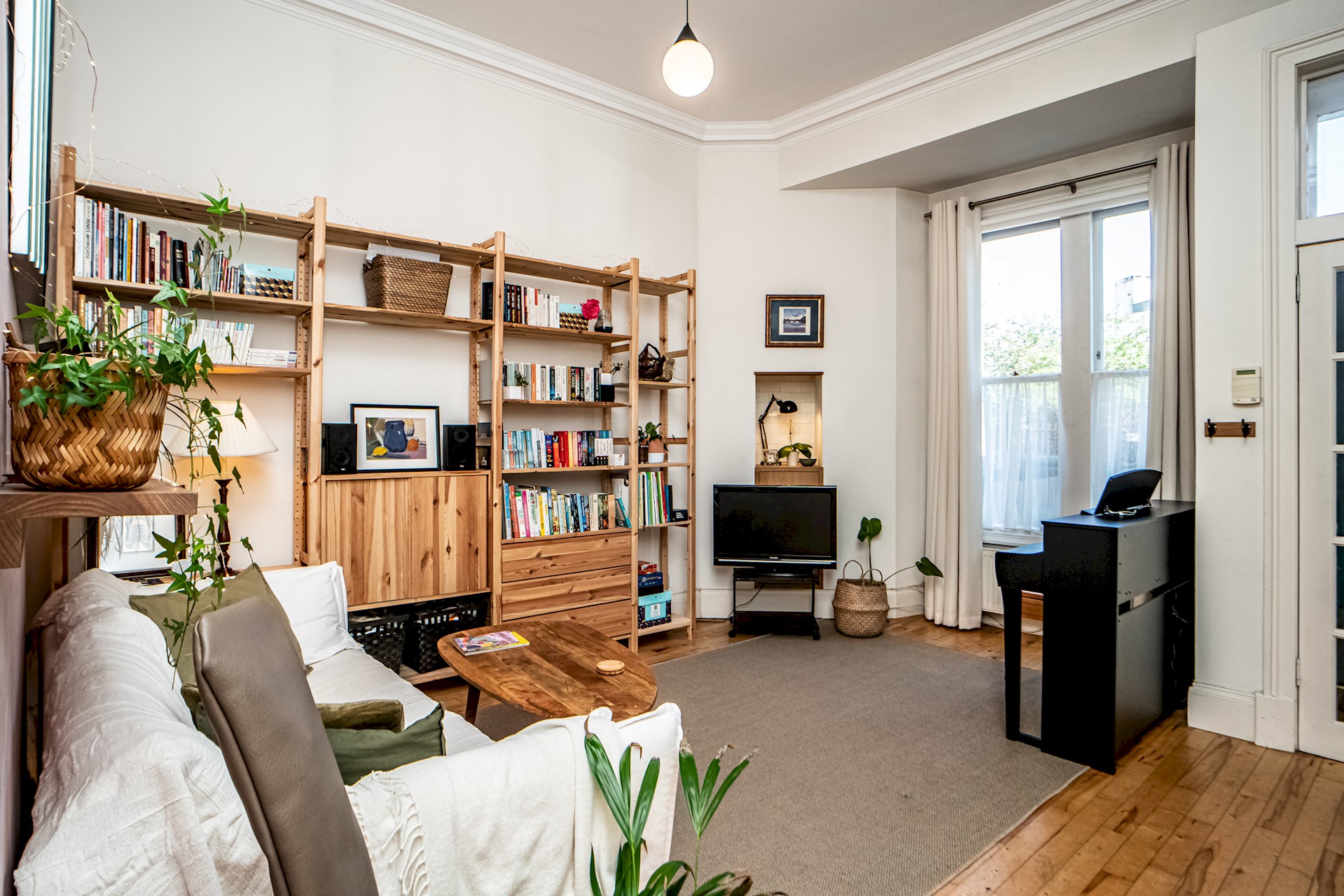 Stylish Leith Flat | Great Transport Links to City - Pass the Keys in 18 Lindsay Rd EH6 4DS - Property image 12 - VivreStays