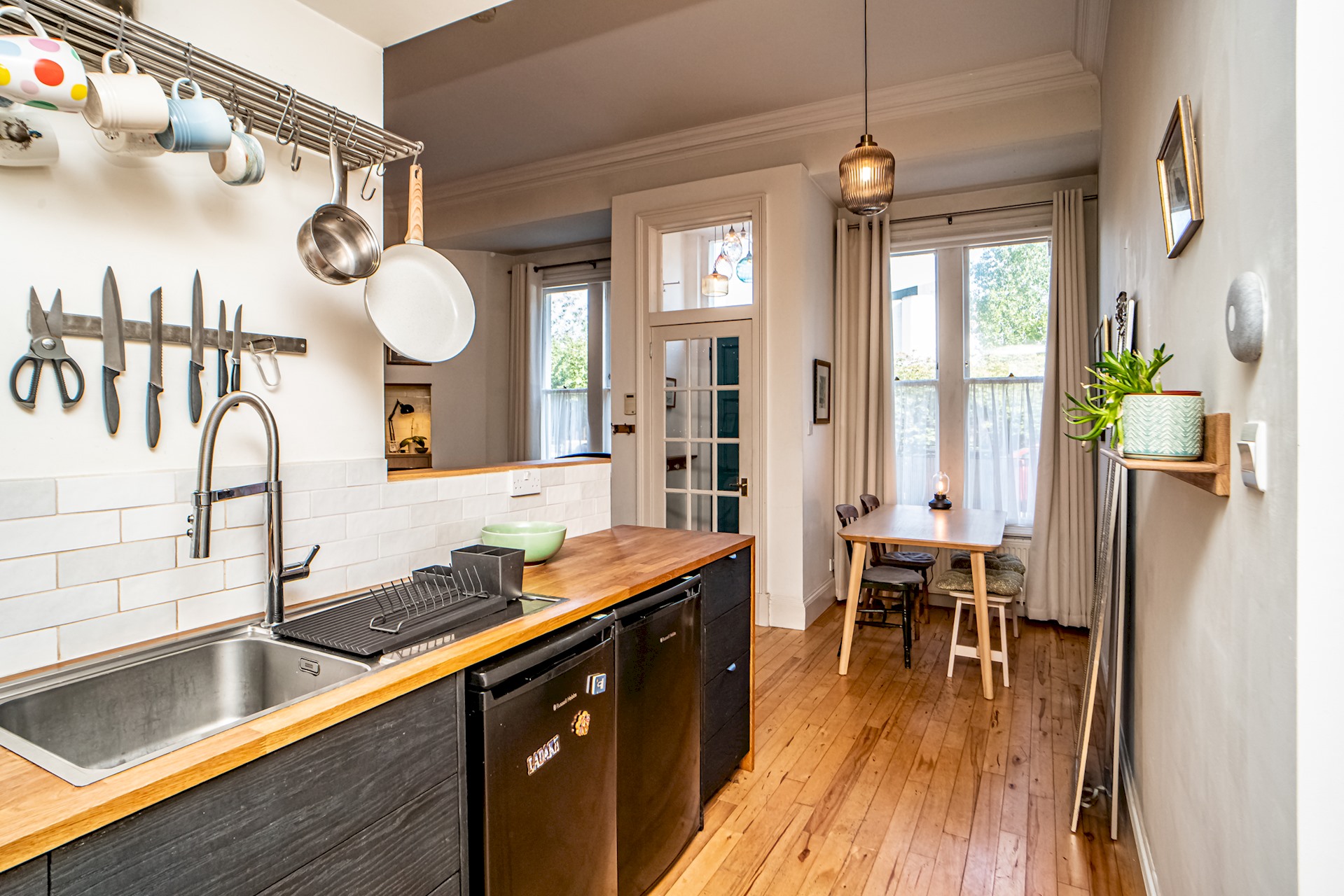 Stylish Leith Flat | Great Transport Links to City - Pass the Keys in 18 Lindsay Rd EH6 4DS - Property image 15 - VivreStays