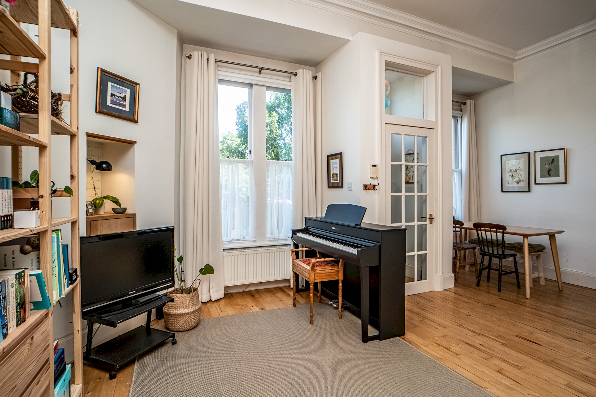 Stylish Leith Flat | Great Transport Links to City - Pass the Keys in 18 Lindsay Rd EH6 4DS - Property image 16 - VivreStays