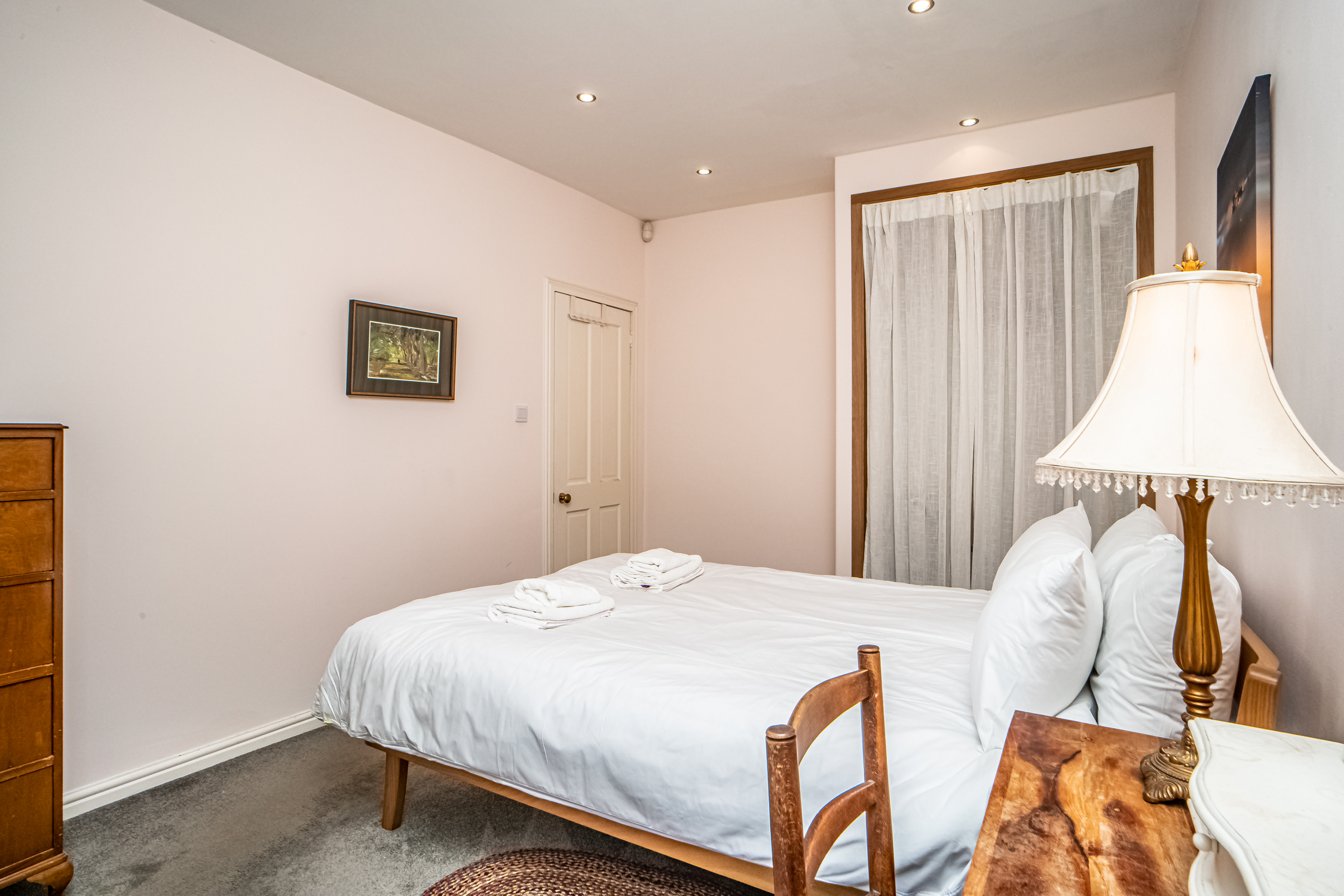 Stylish Leith Flat | Great Transport Links to City - Pass the Keys in 18 Lindsay Rd EH6 4DS - Property image 19 - VivreStays