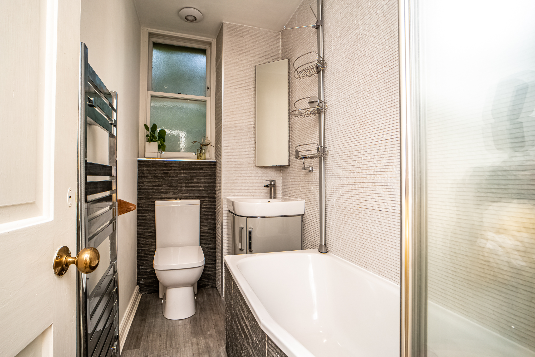 Stylish Leith Flat | Great Transport Links to City - Pass the Keys in 18 Lindsay Rd EH6 4DS - Property image 22 - VivreStays