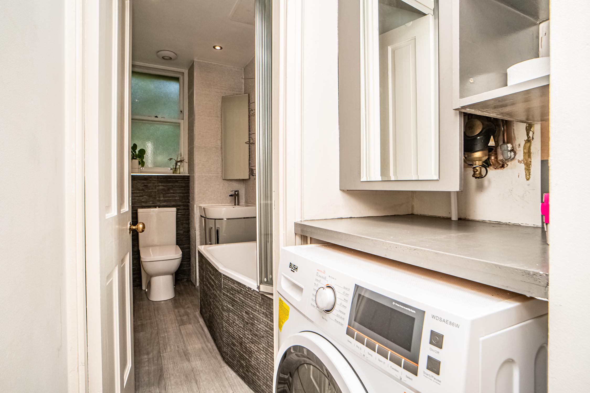 Stylish Leith Flat | Great Transport Links to City - Pass the Keys in 18 Lindsay Rd EH6 4DS - Property image 23 - VivreStays